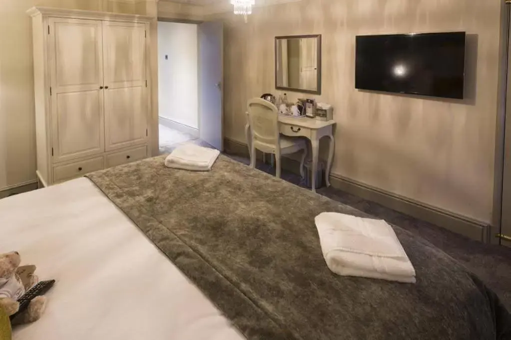 Superior King Room in The Lodge at Lancaster Superior King Room in The Lodge at Lancaster