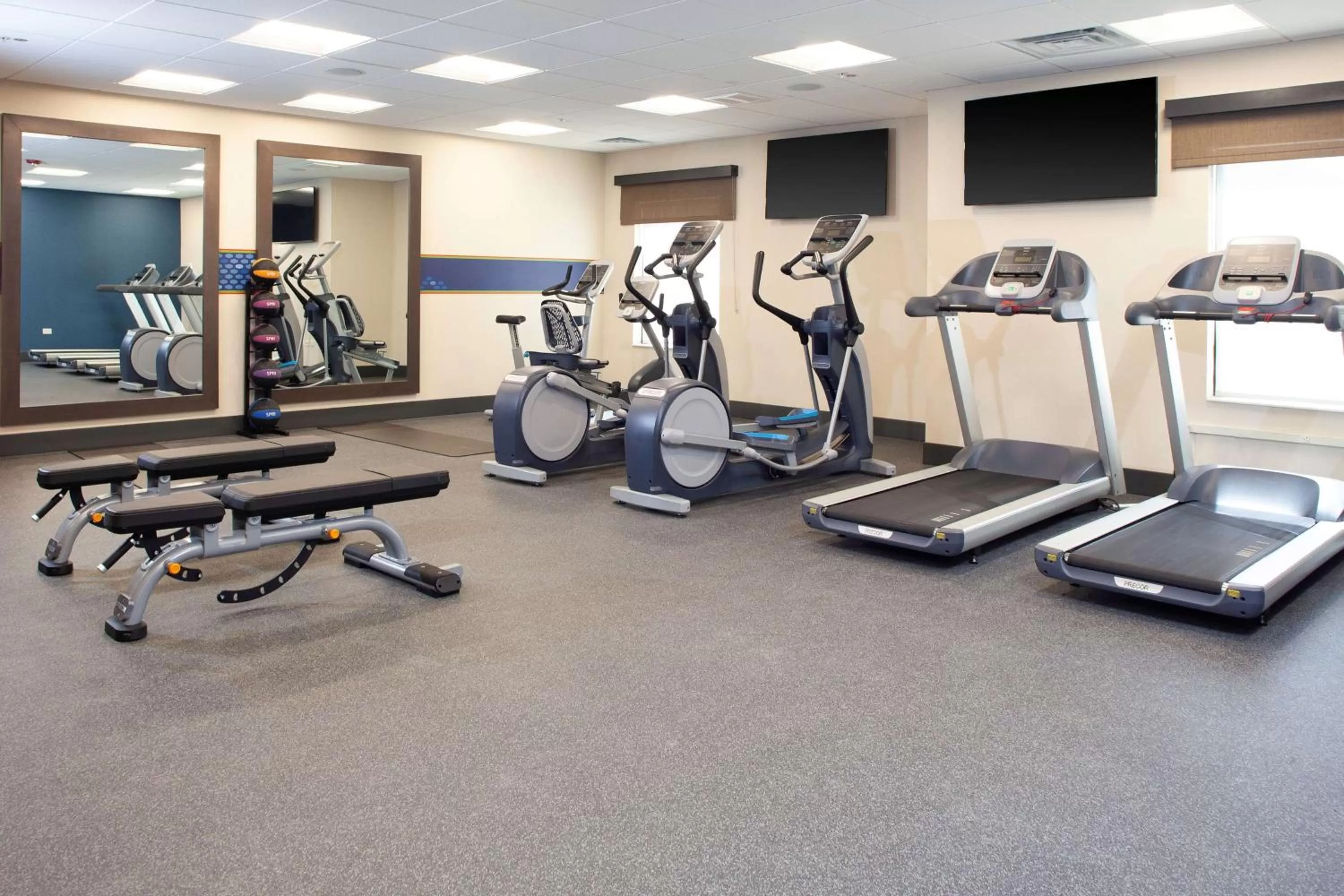 Fitness centre/facilities in Hampton Inn & Suites Chicago-Burr Ridge