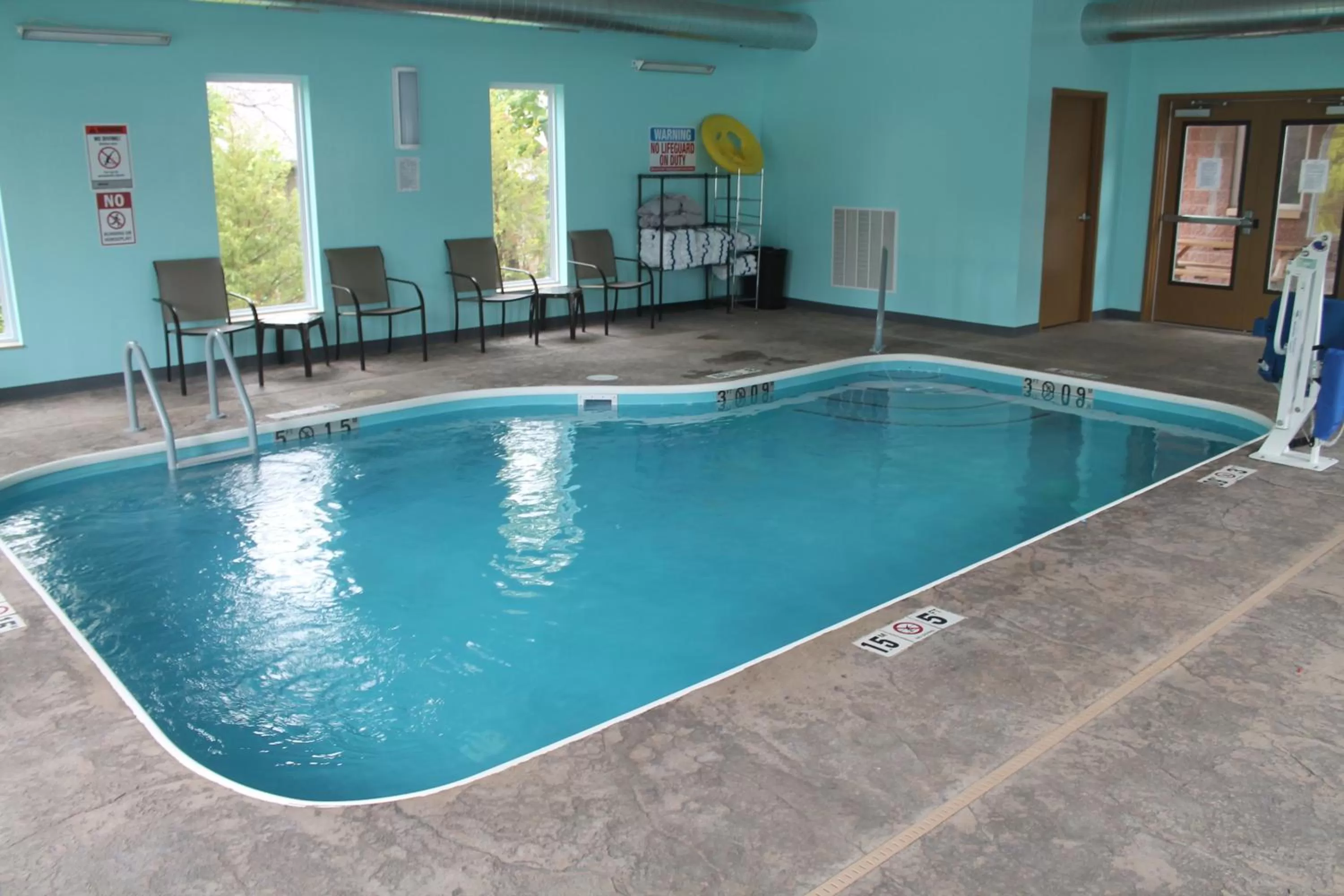 Swimming pool in Bell's Extended Stay and Suites