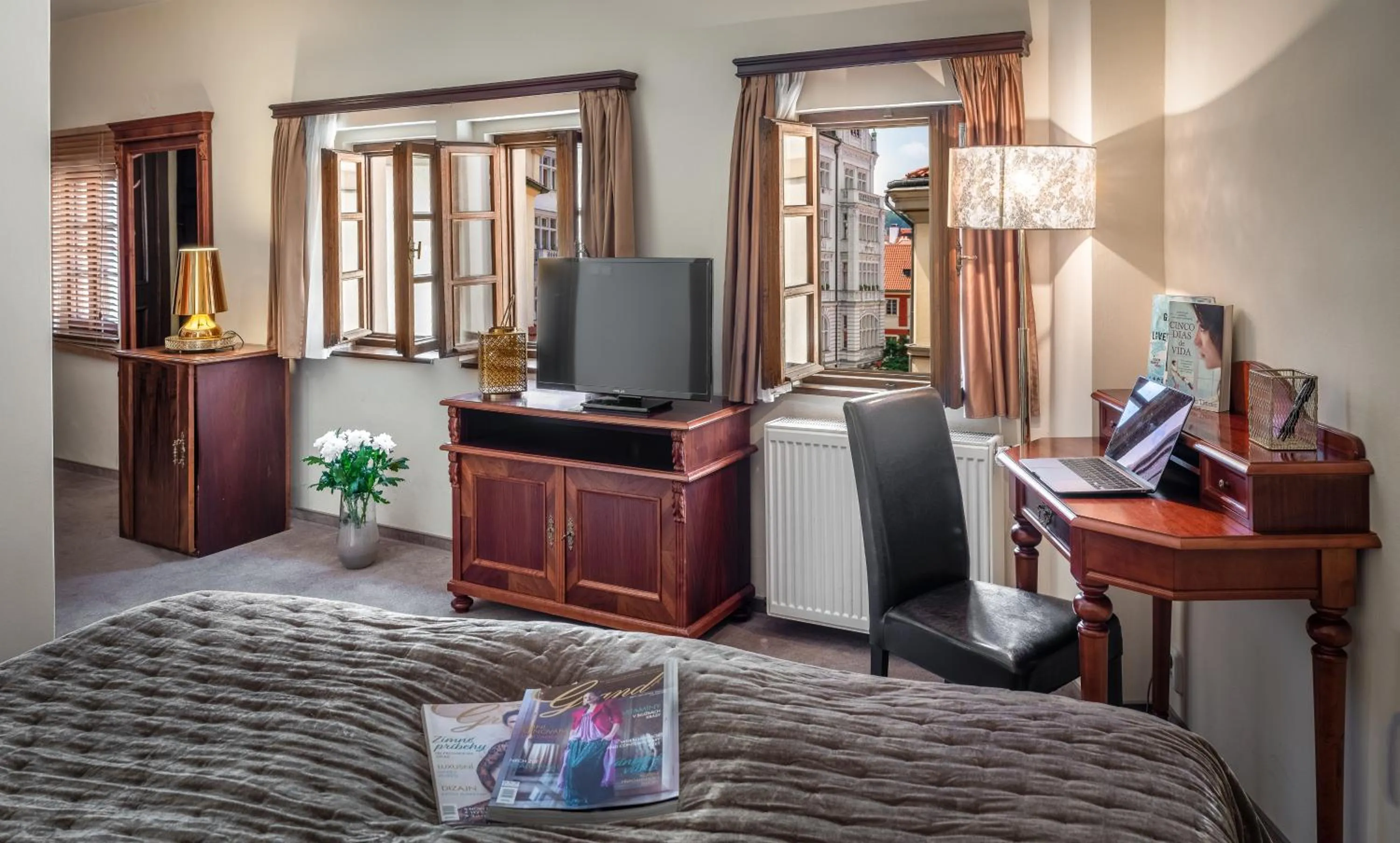 Bed in Aurus by Adrez