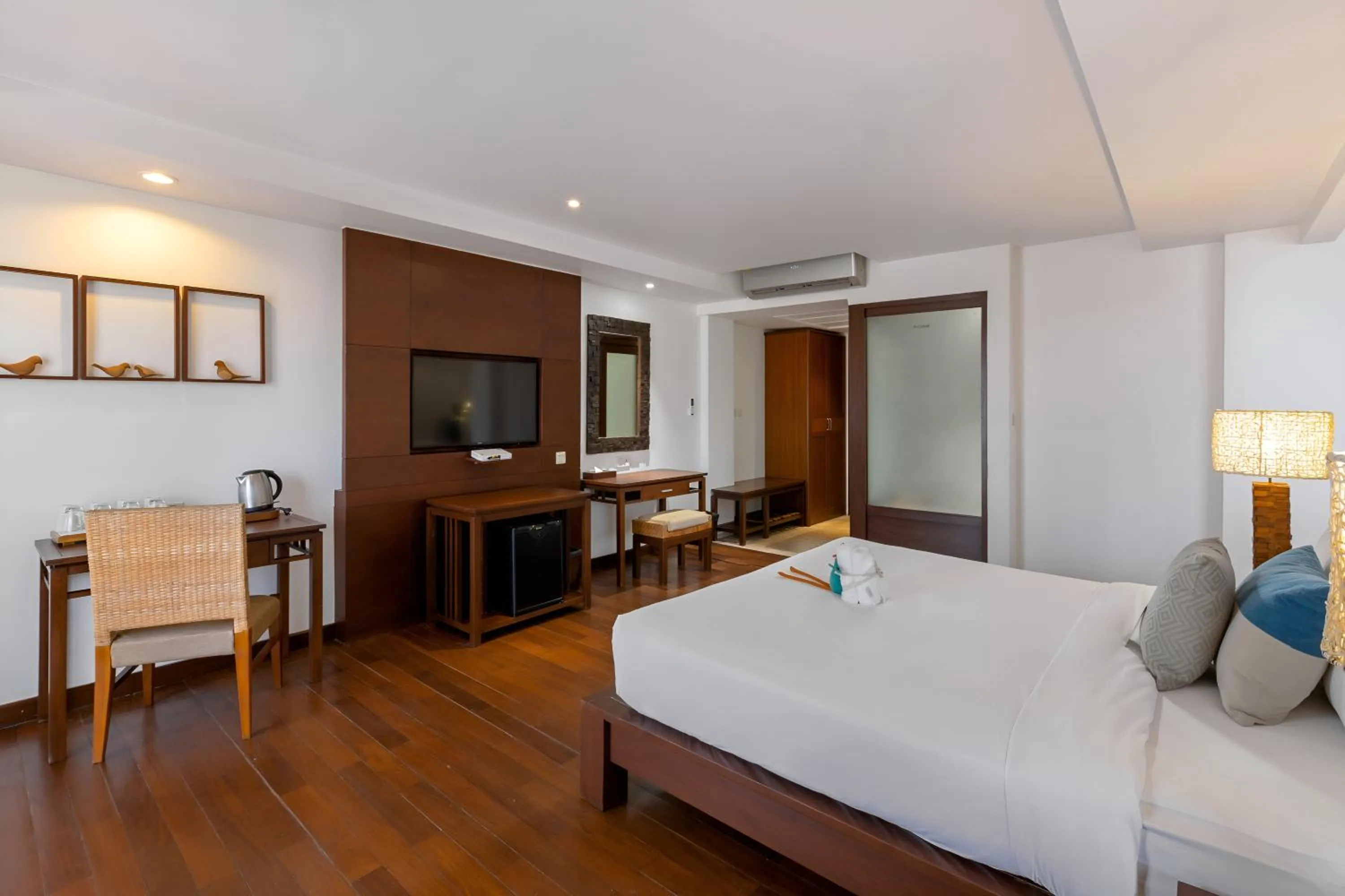 Living room, Bed in Baan Laimai Beach Resort & Spa - SHA Extra Plus