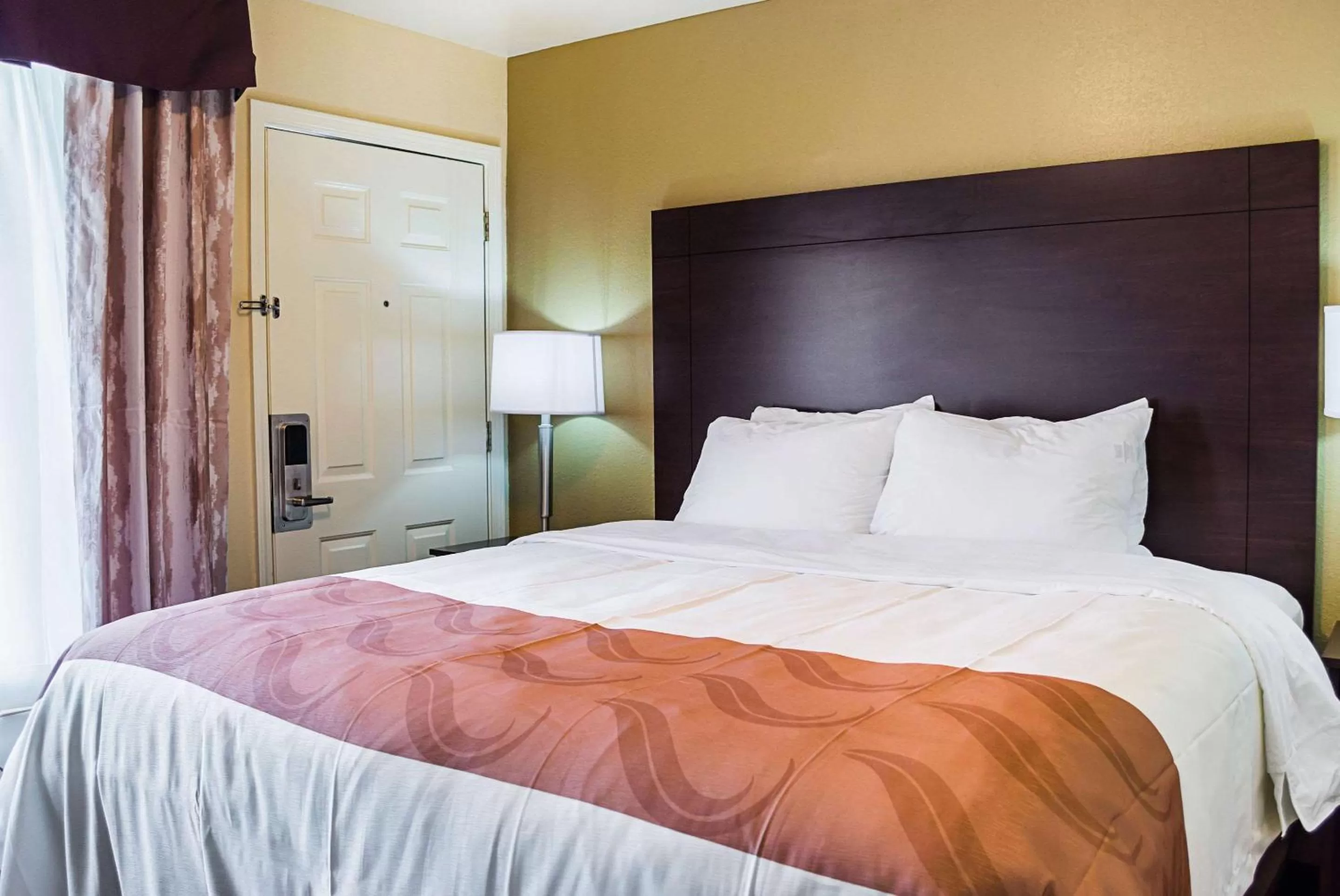 Photo of the whole room, Bed in Quality Inn Vicksburg