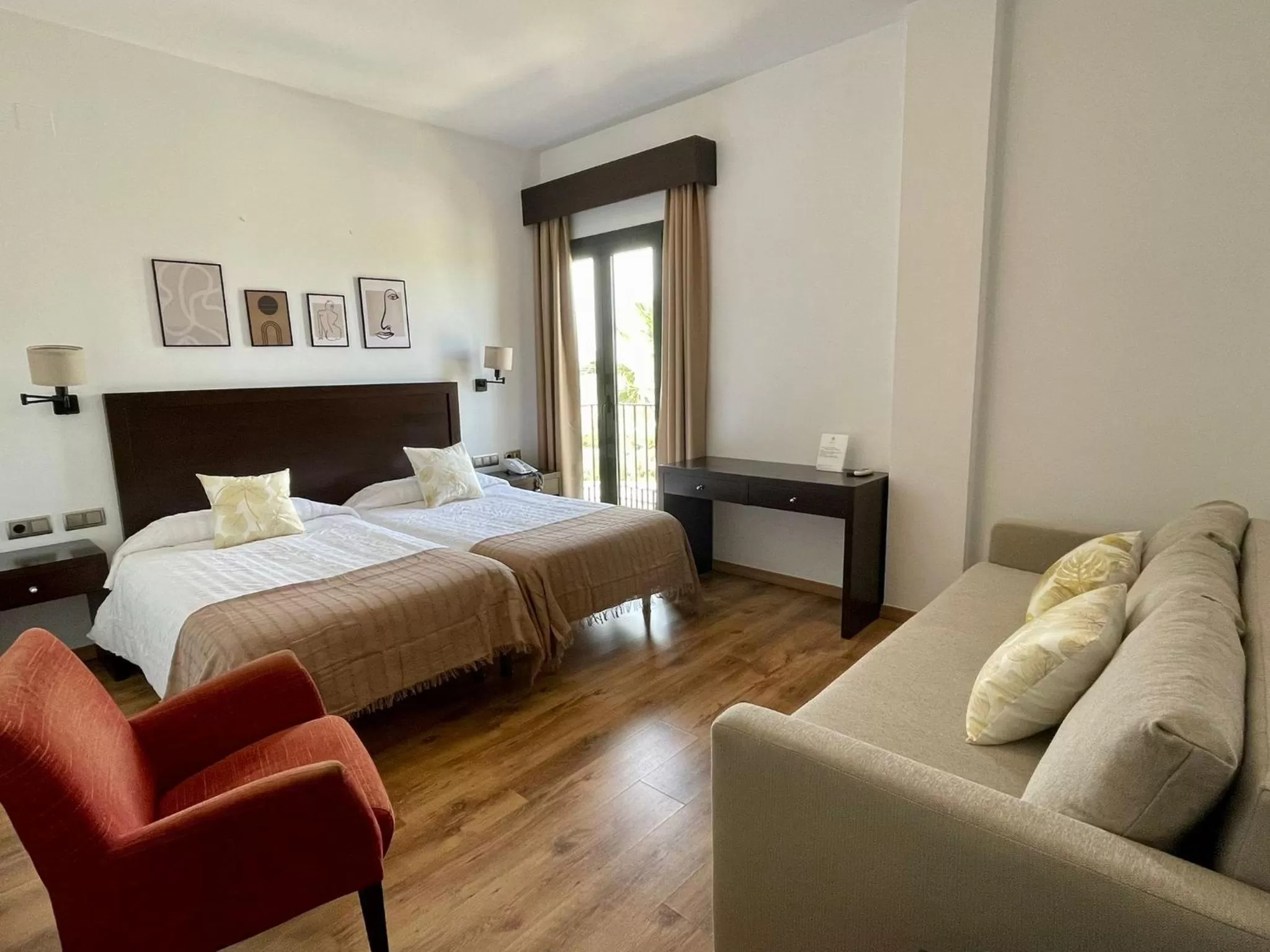 Photo of the whole room in Hacienda Atalaya