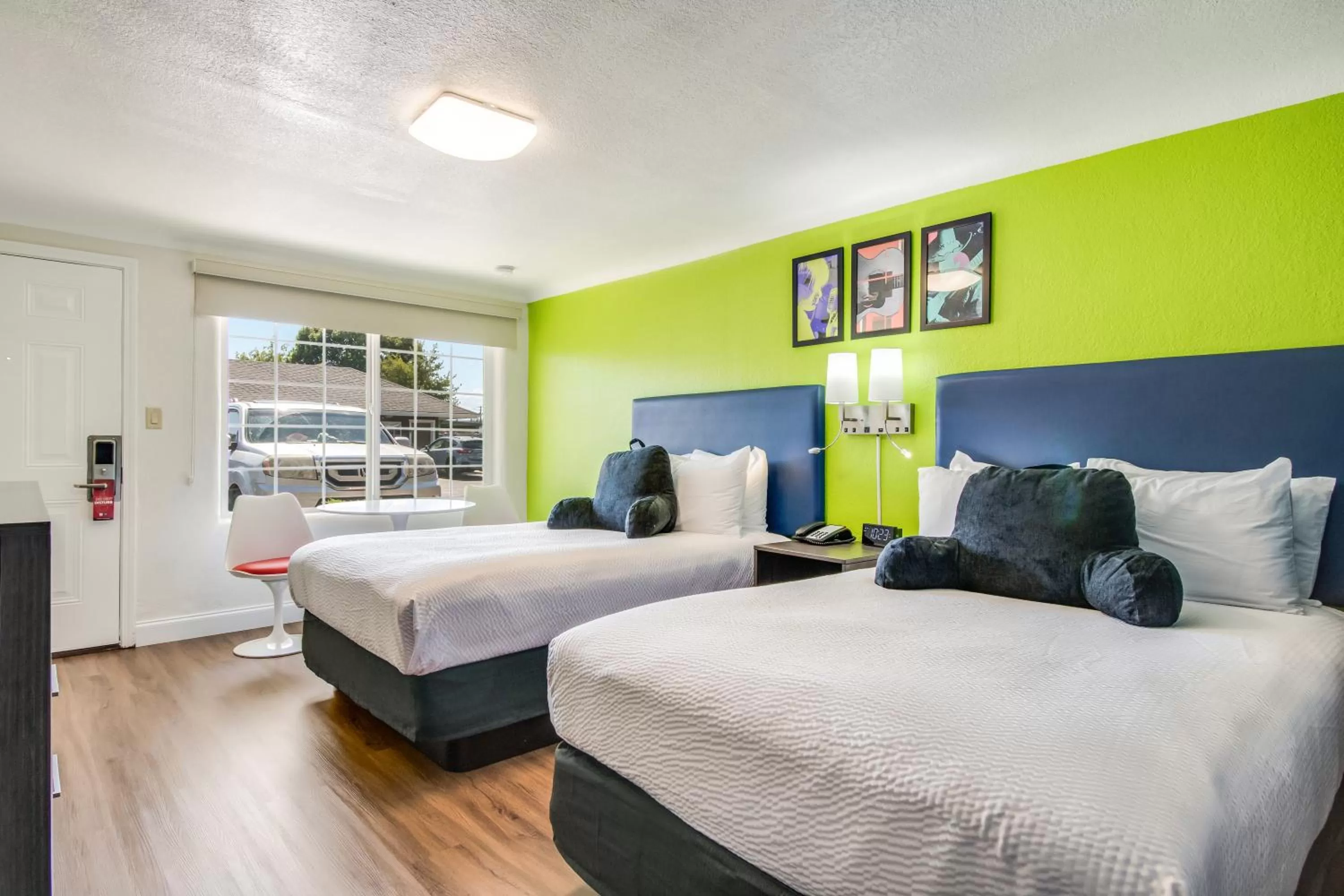 Bedroom, Bed in Signature Inn Eugene