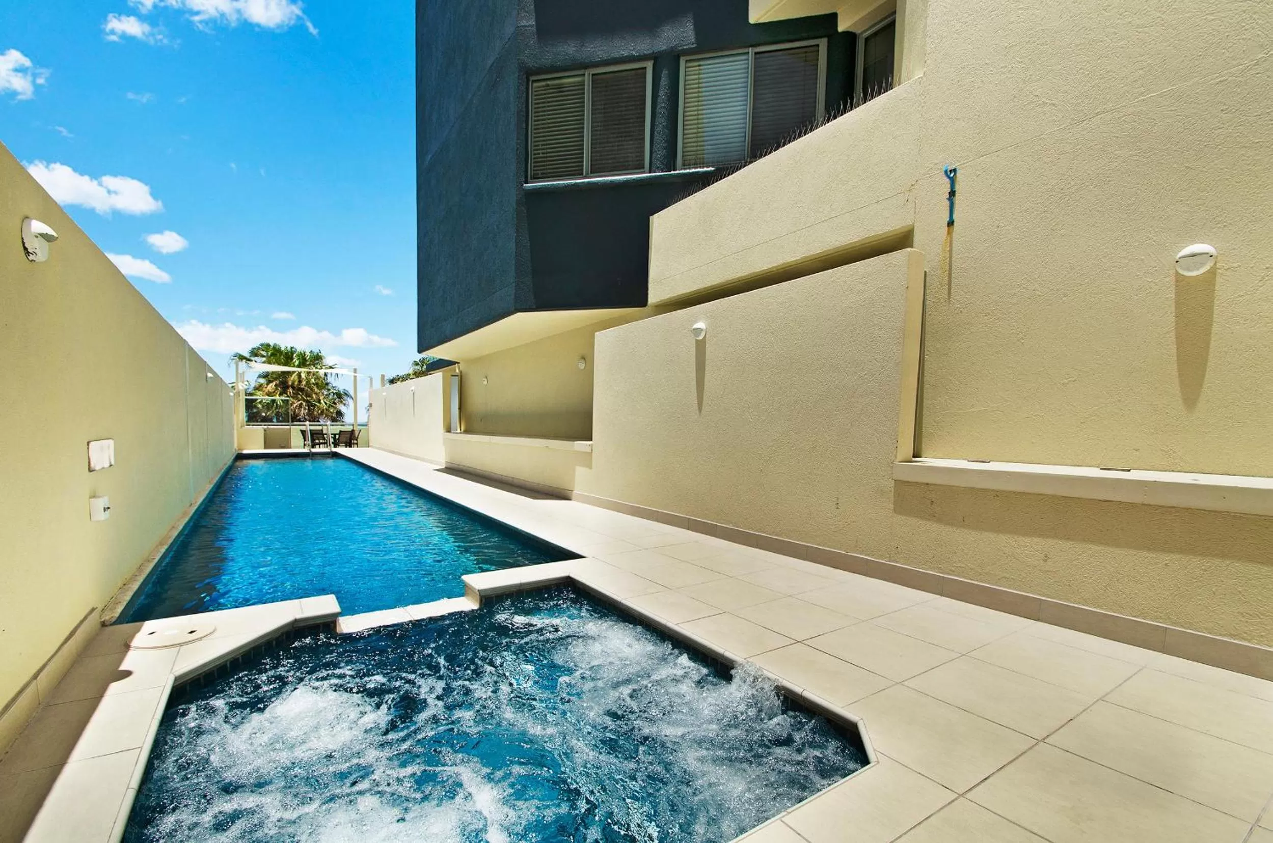 Hot Tub in Malibu Apartments