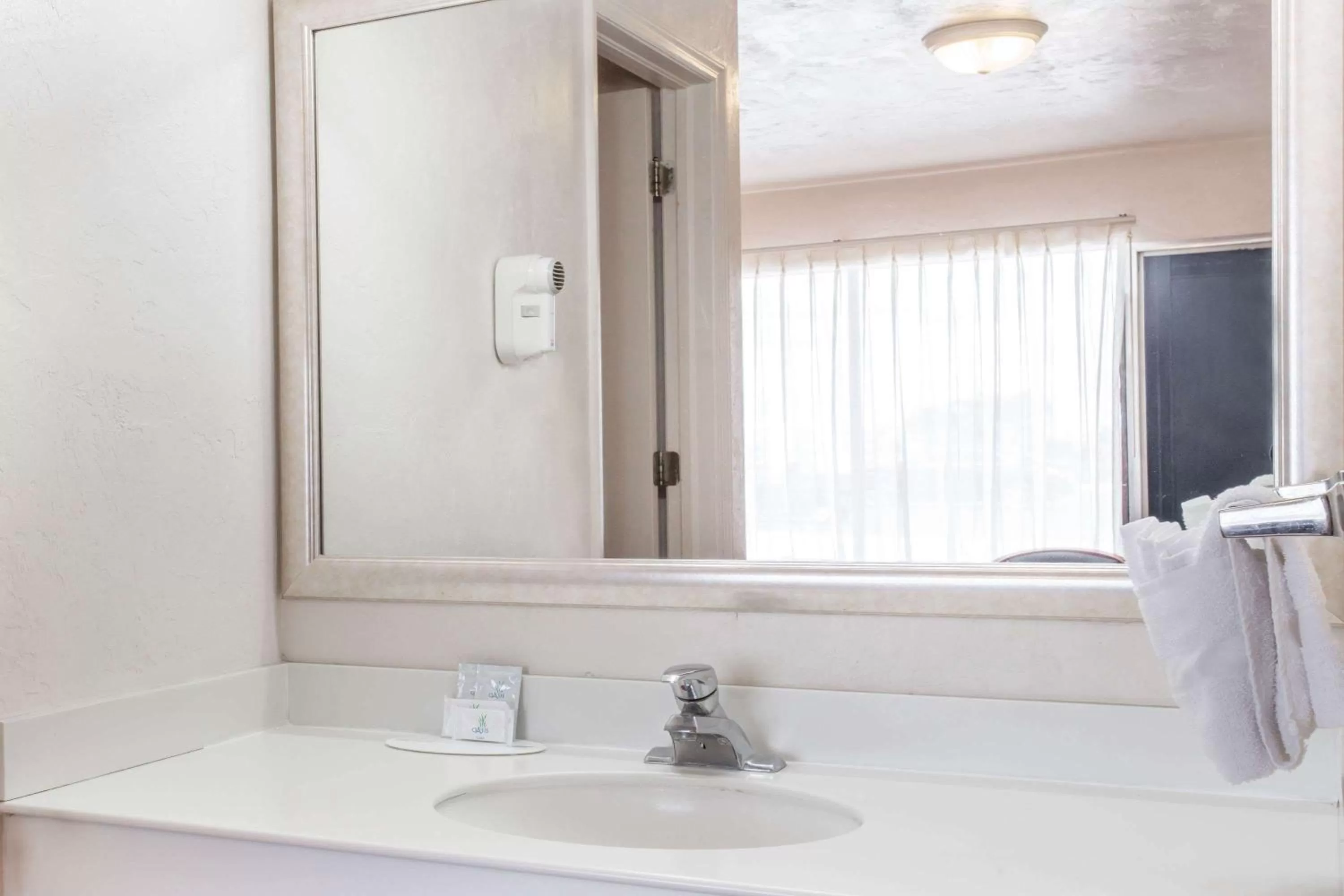 Photo of the whole room in Knights Inn Arcadia