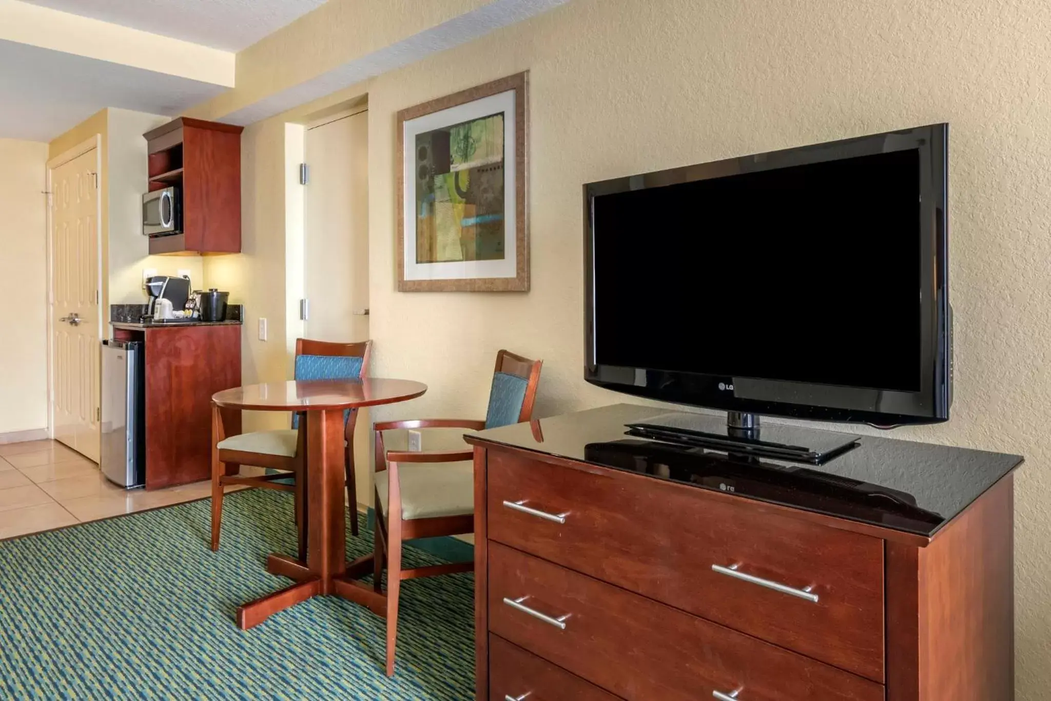 Standard Queen Room with Two Queen Beds, Balcony and Pool View in Holiday Inn Resort Orlando - Lake Buena Vista by IHG Standard Queen Room with Two Queen Beds, Balcony and Pool View in Holiday Inn Resort Orlando - Lake Buena Vista by IHG