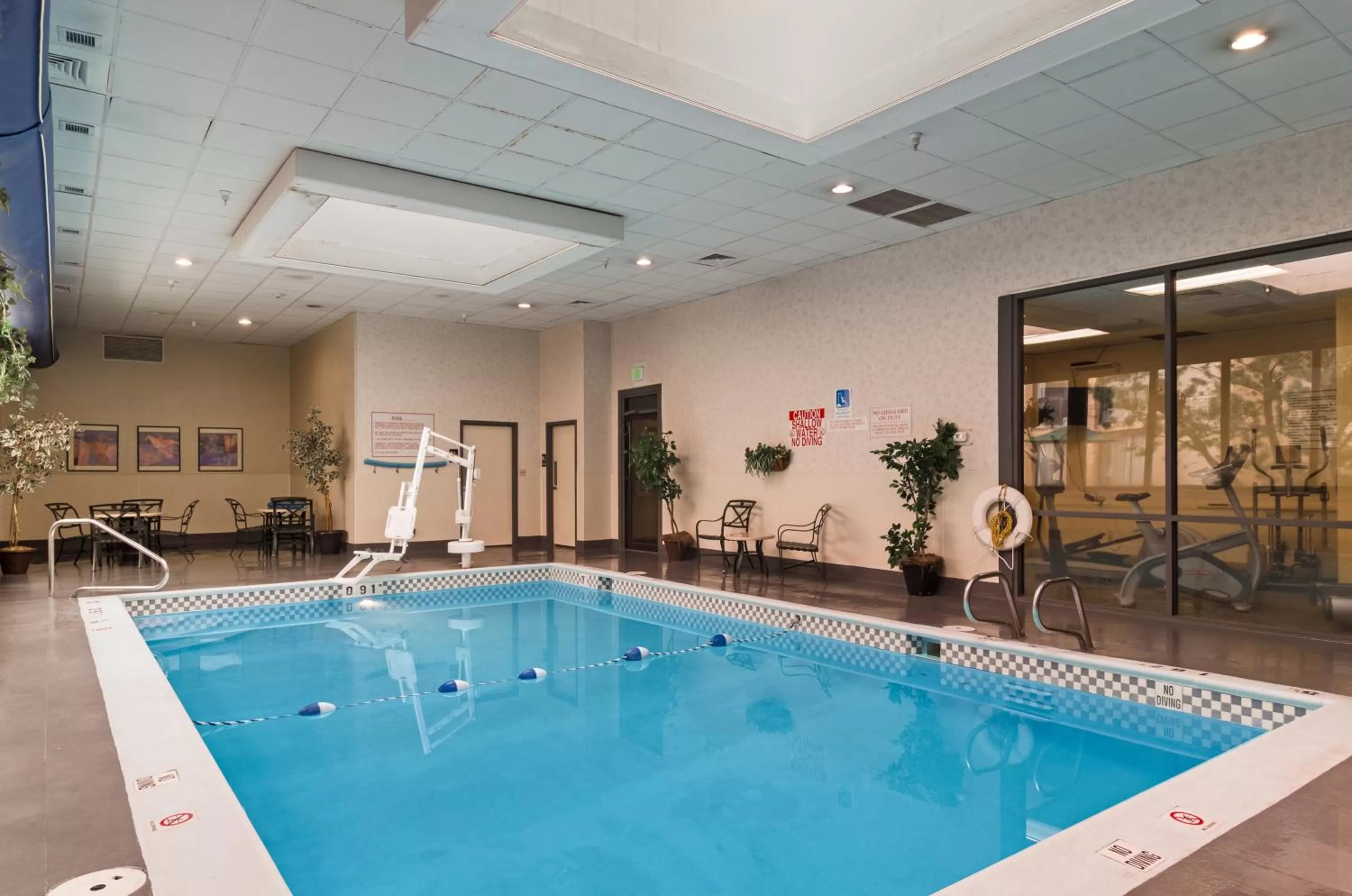 Swimming pool in Red Lion Hotel Cheyenne