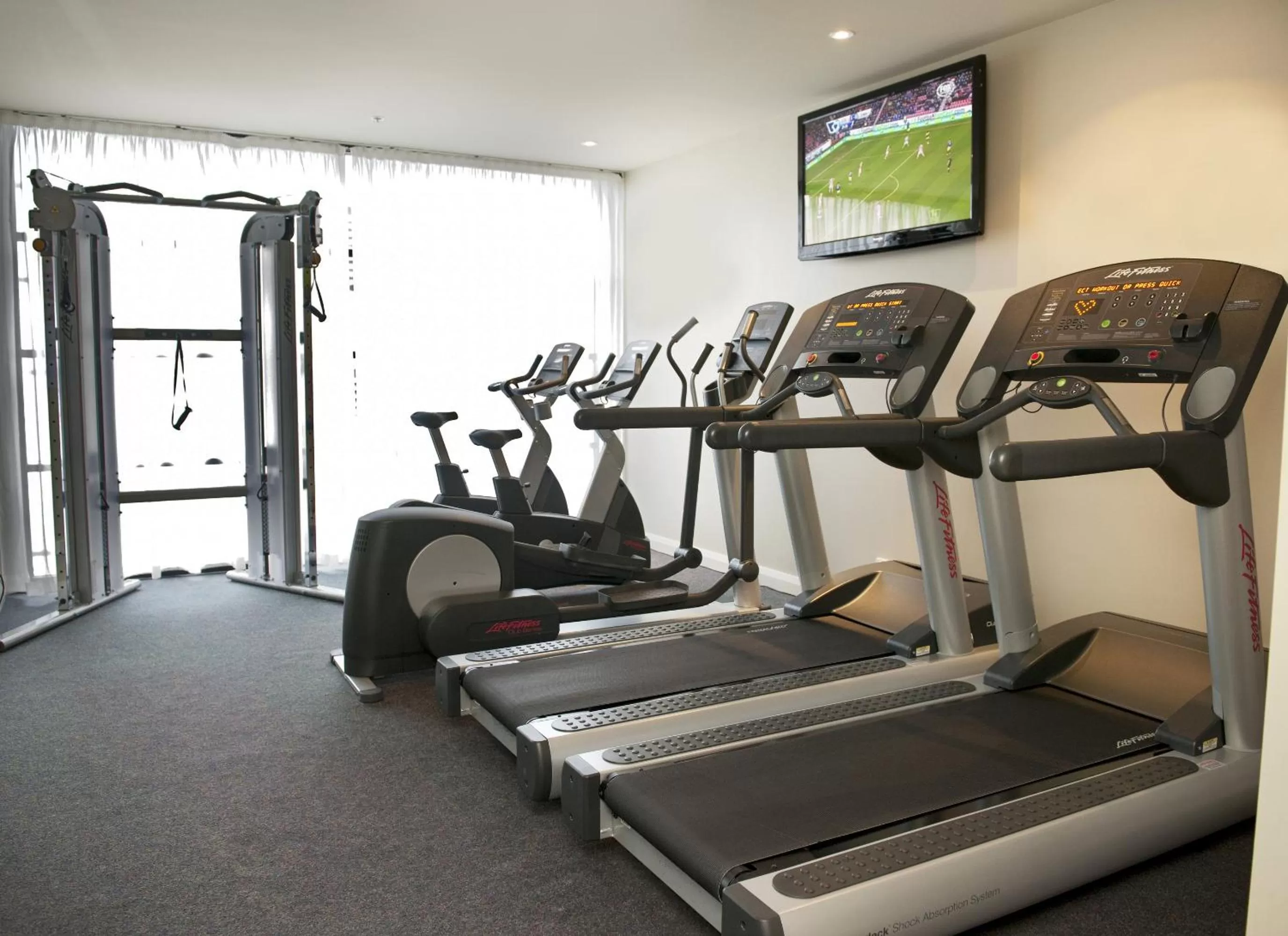 Fitness centre/facilities in Mantra Hindmarsh Square
