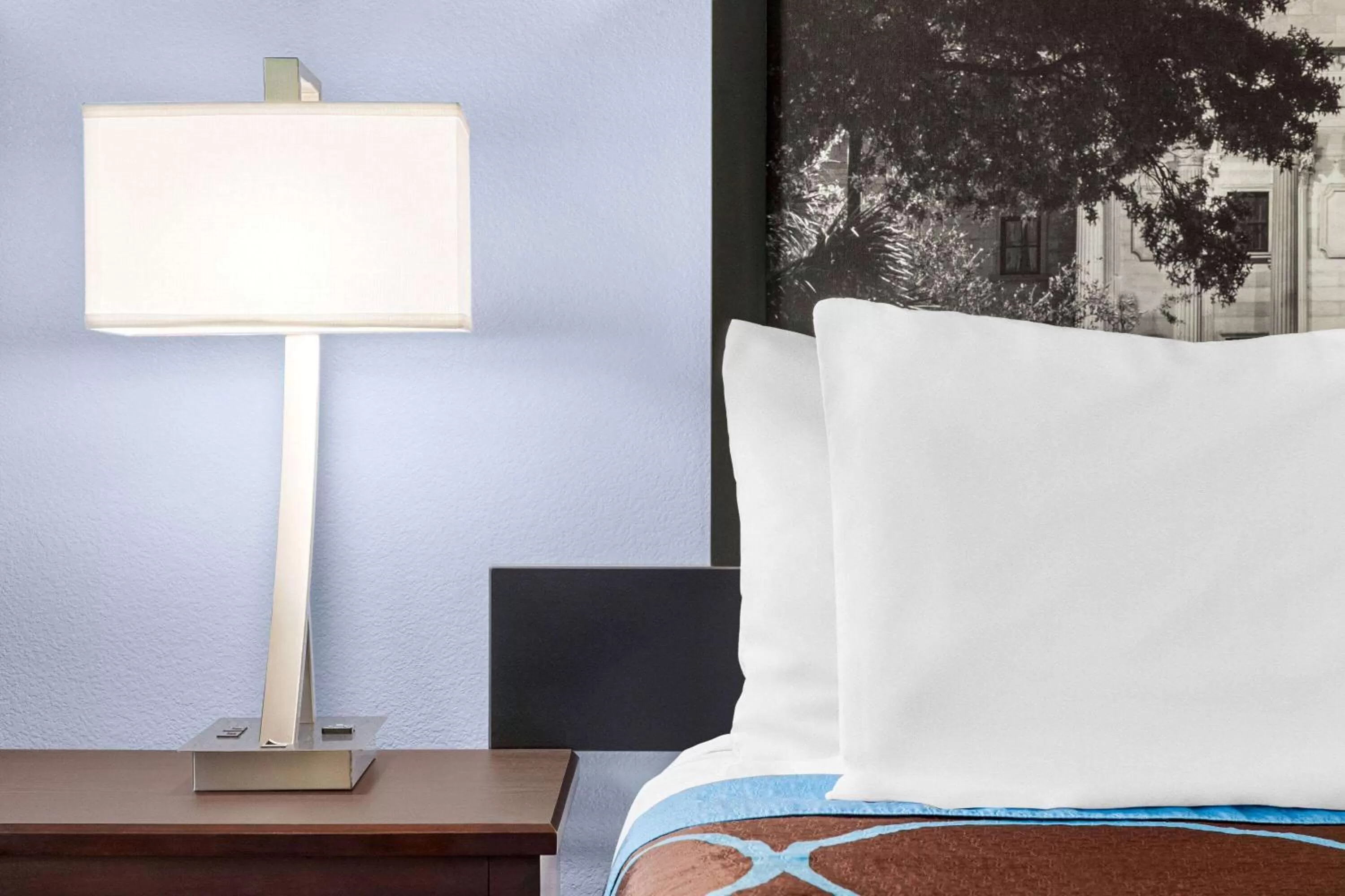 Bedroom, Bed in Super 8 by Wyndham Lenexa Overland Park Area/Mall Area