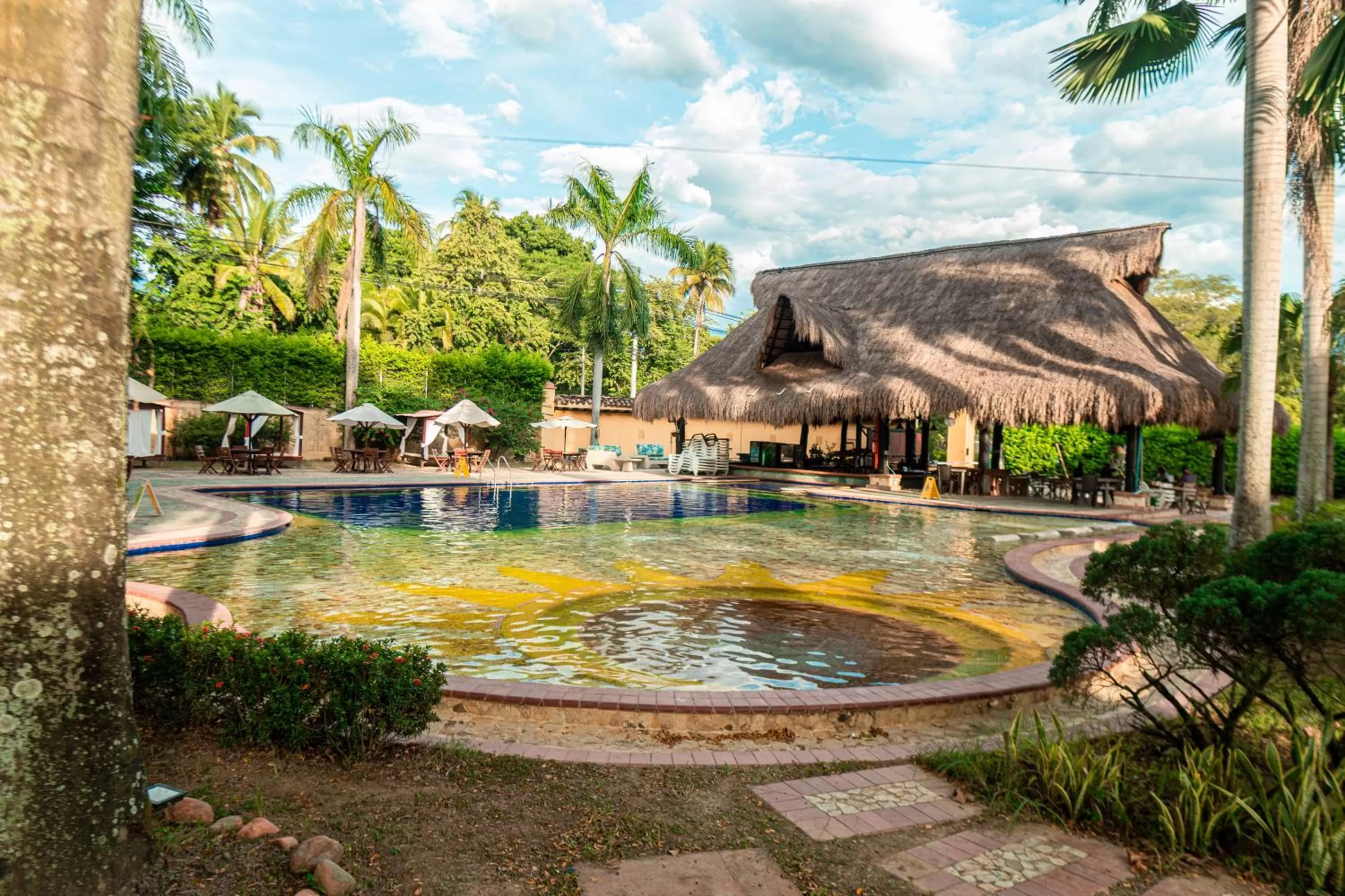 Swimming pool in Hotel Portón del Sol