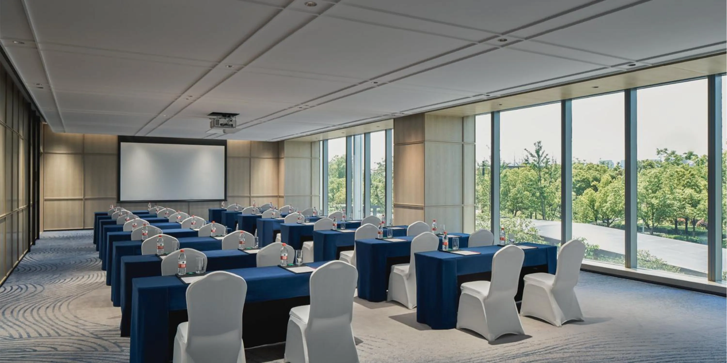 Meeting/conference room in Crowne Plaza Hangzhou Riverside by IHG