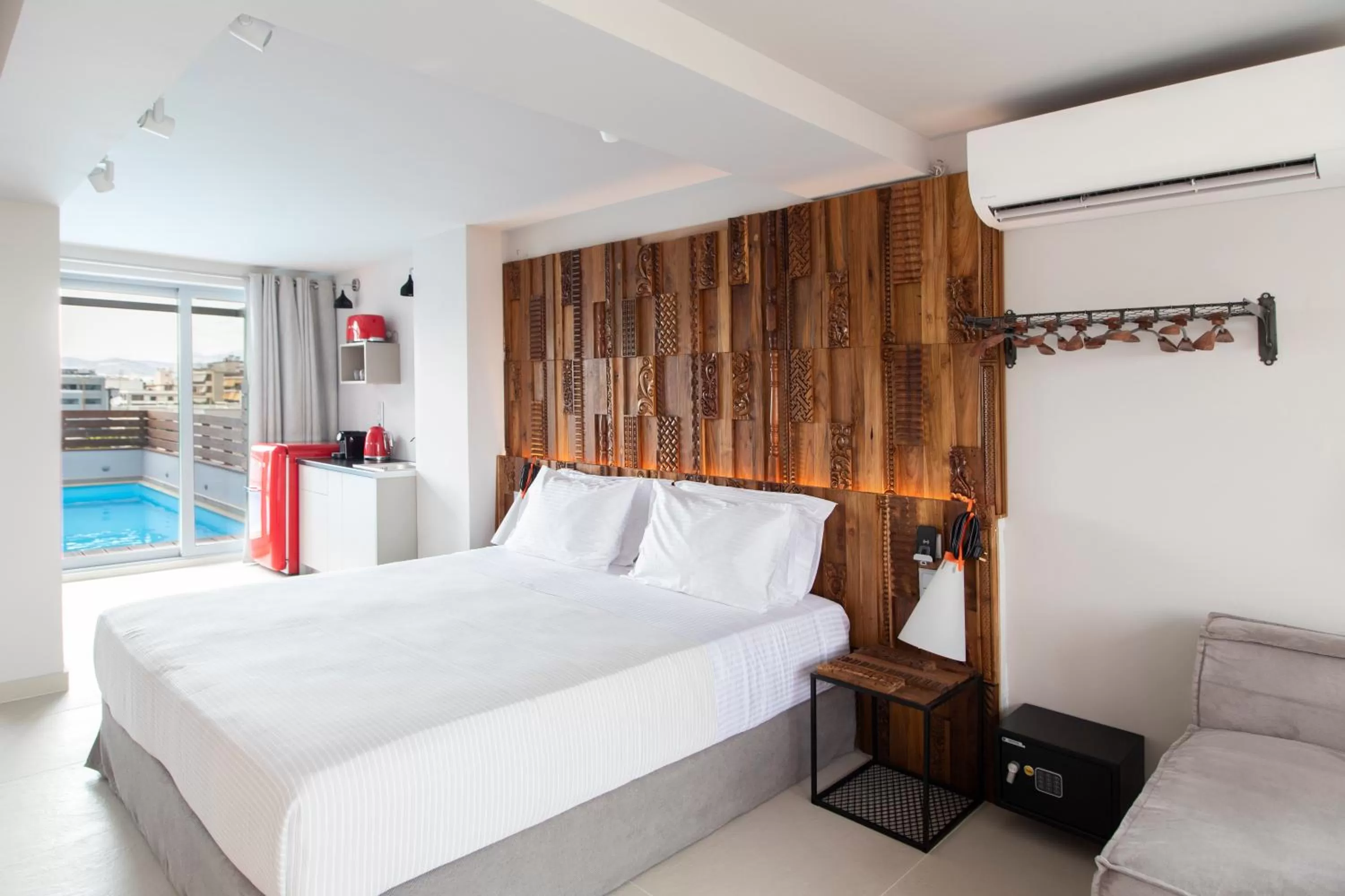 Photo of the whole room, Bed in Bespoke House Athens