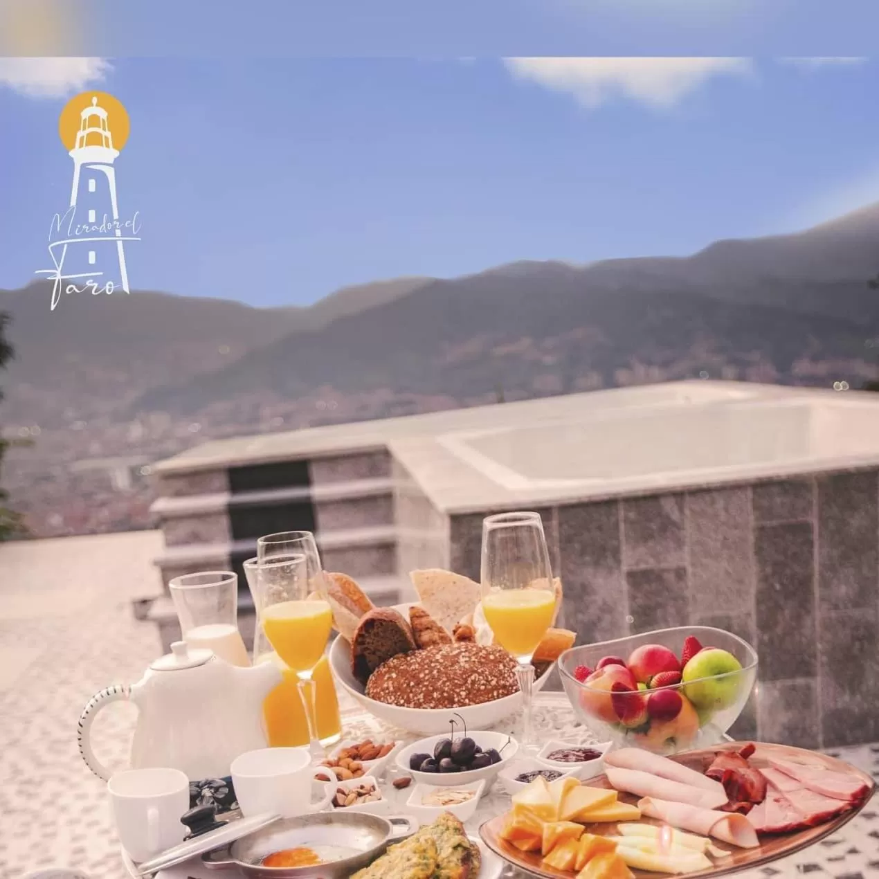 Food and drinks in HOTEL BOUTIQUE EL FARO BY AROMAX