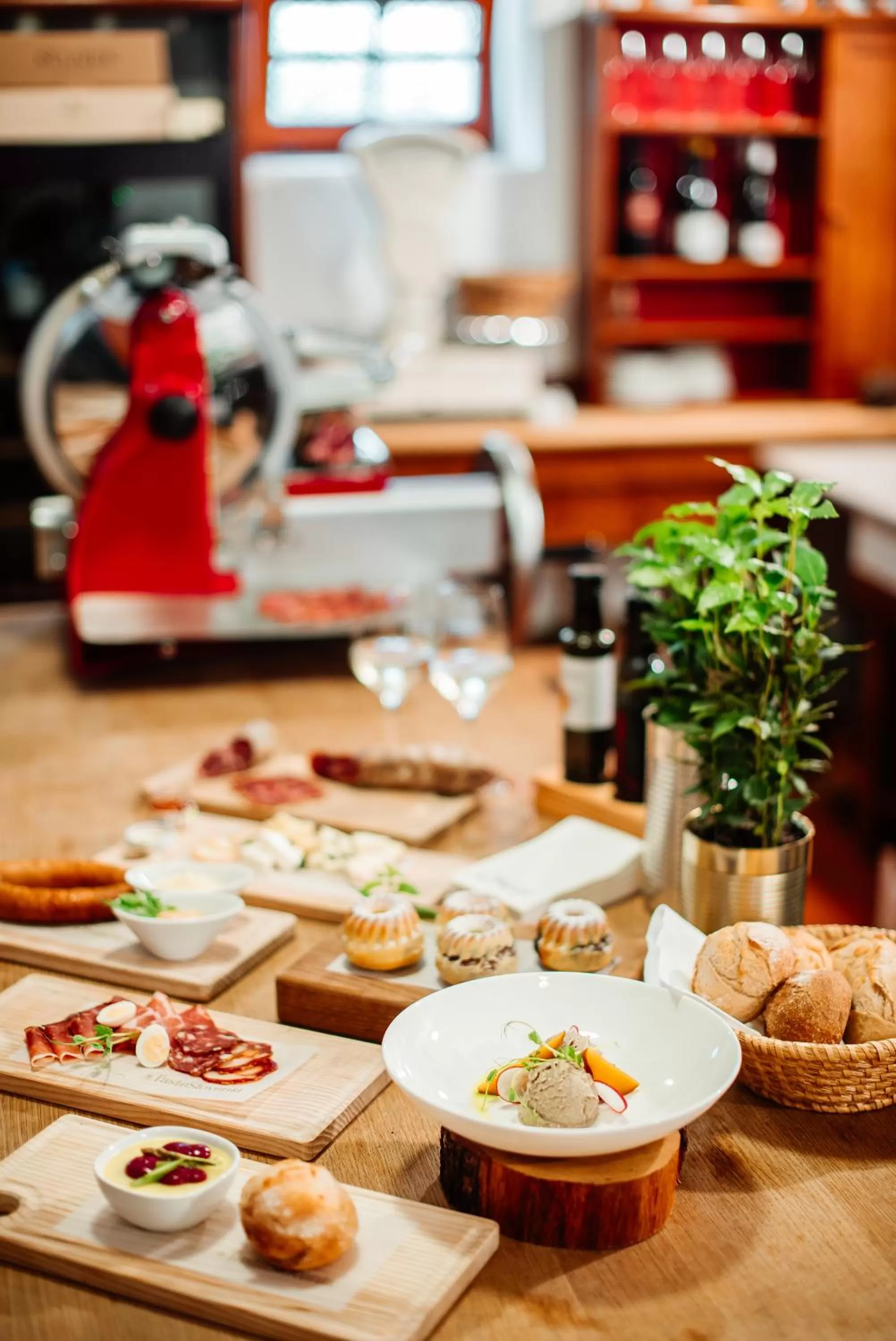 Food and drinks in Hotel Dvor Jezersek Brnik