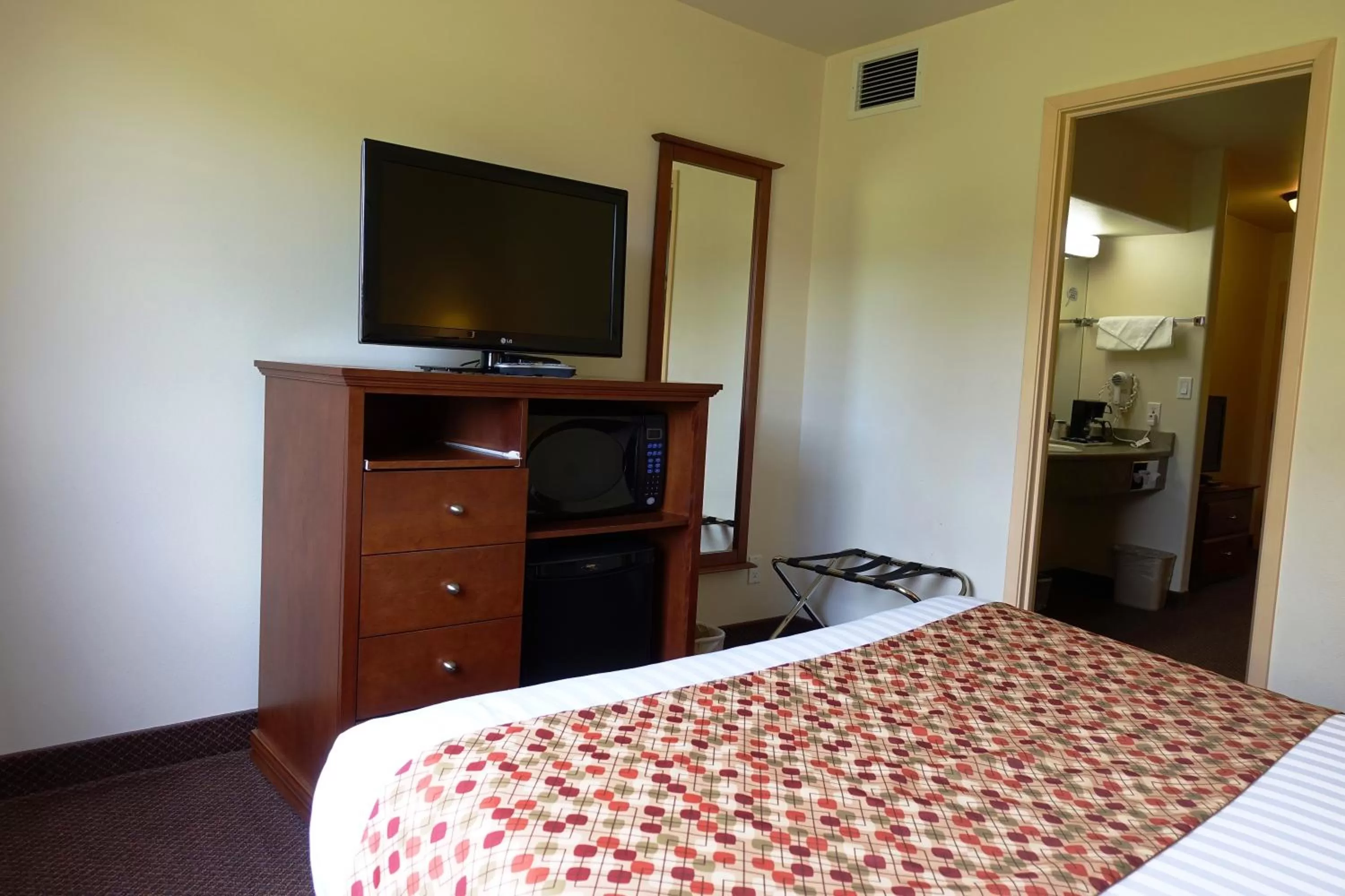 Bedroom, Bed in Super 8 by Wyndham Caraquet