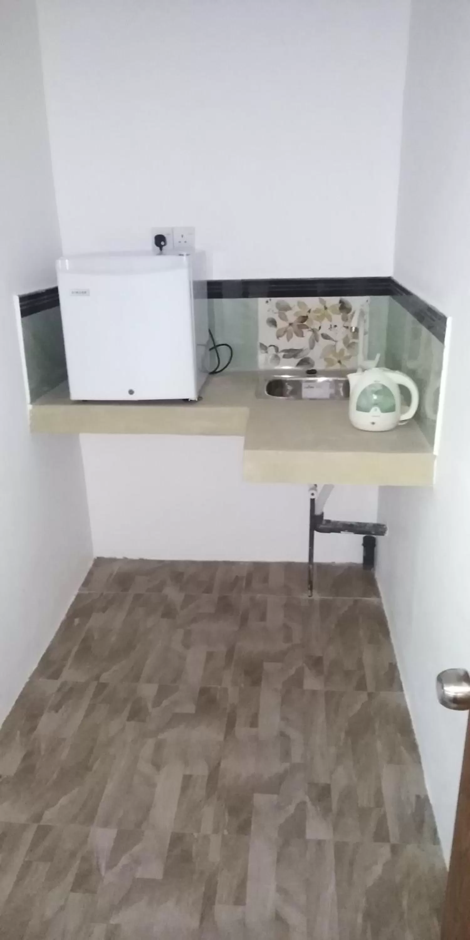 Coffee/tea facilities, Kitchen/Kitchenette in Pearl Resort Mirissa