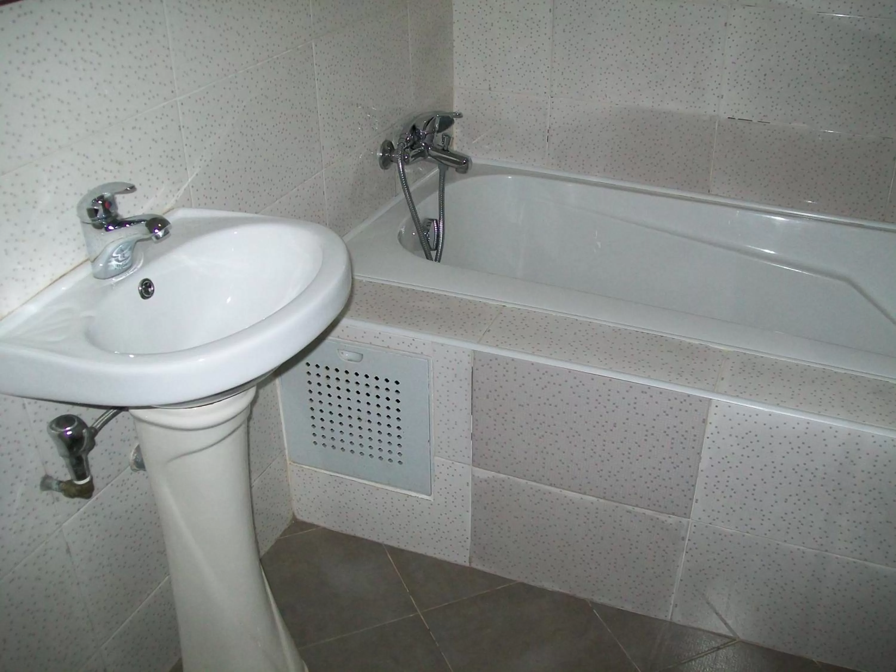 Bathroom in Ampomaah Hotel