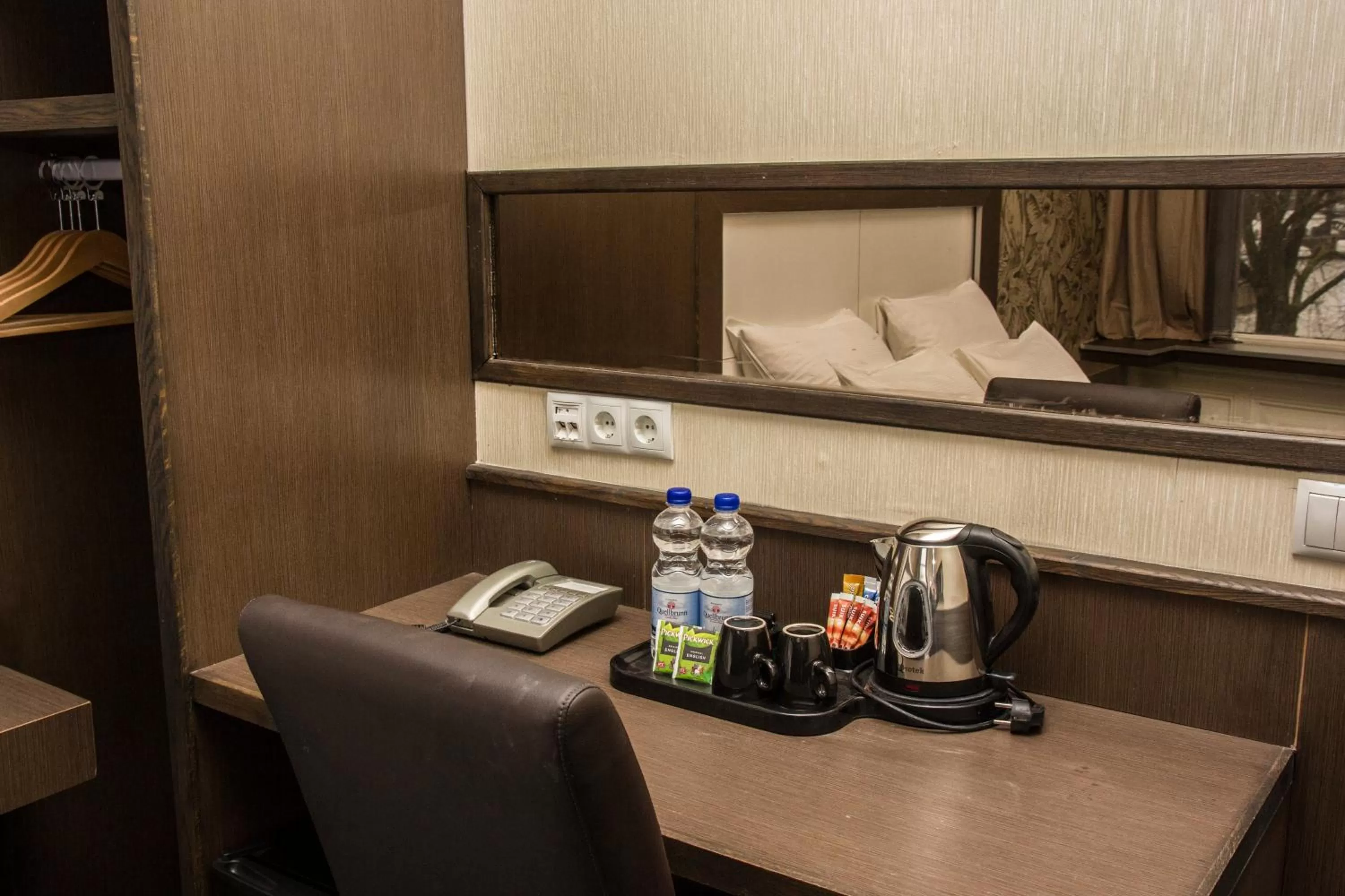 Coffee/tea facilities in Hotel The Bird