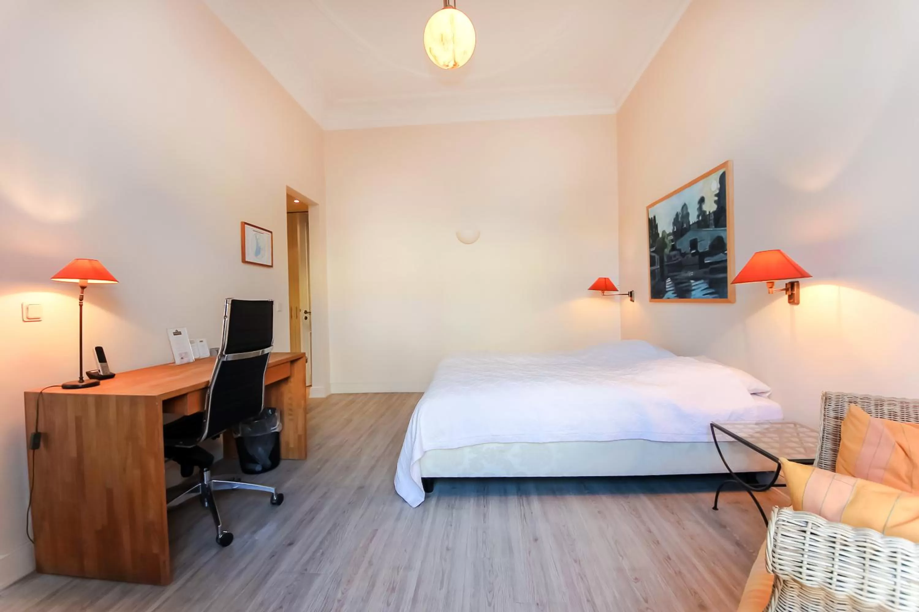 Shower, Bed in Aparthotel York