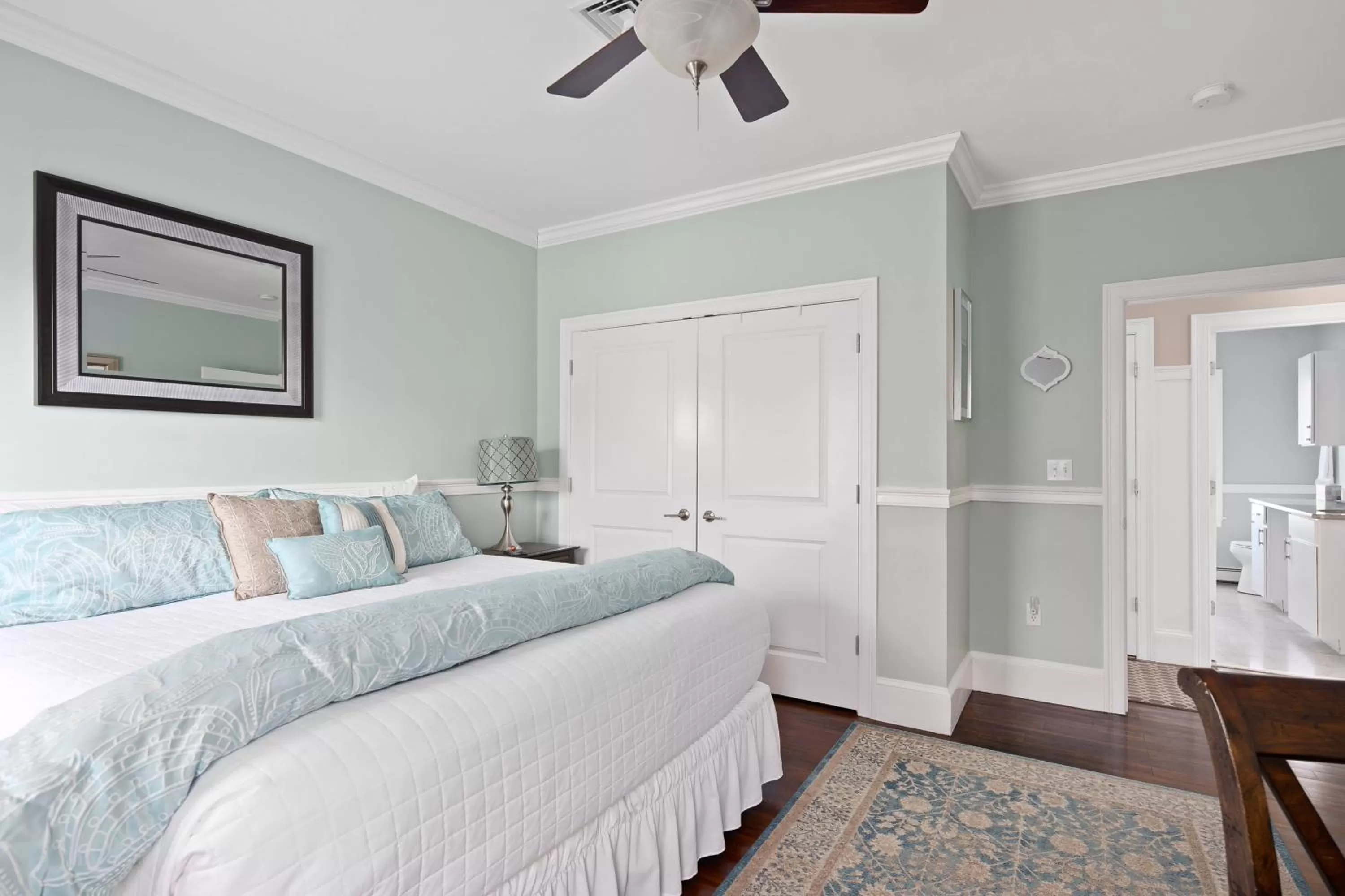 Bed in The Beacon Waterfront Inn