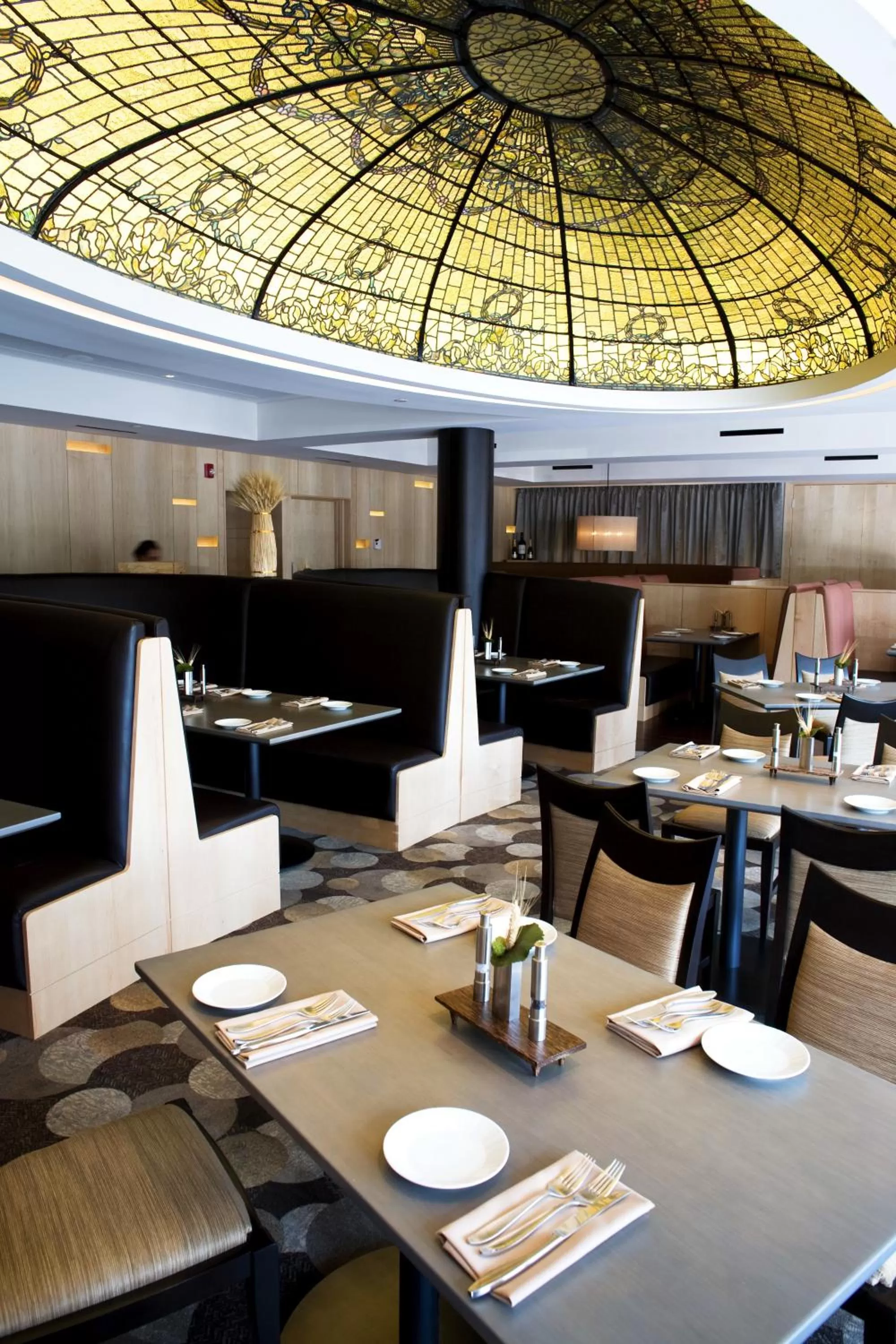 Restaurant/places to eat in Beechwood Hotel