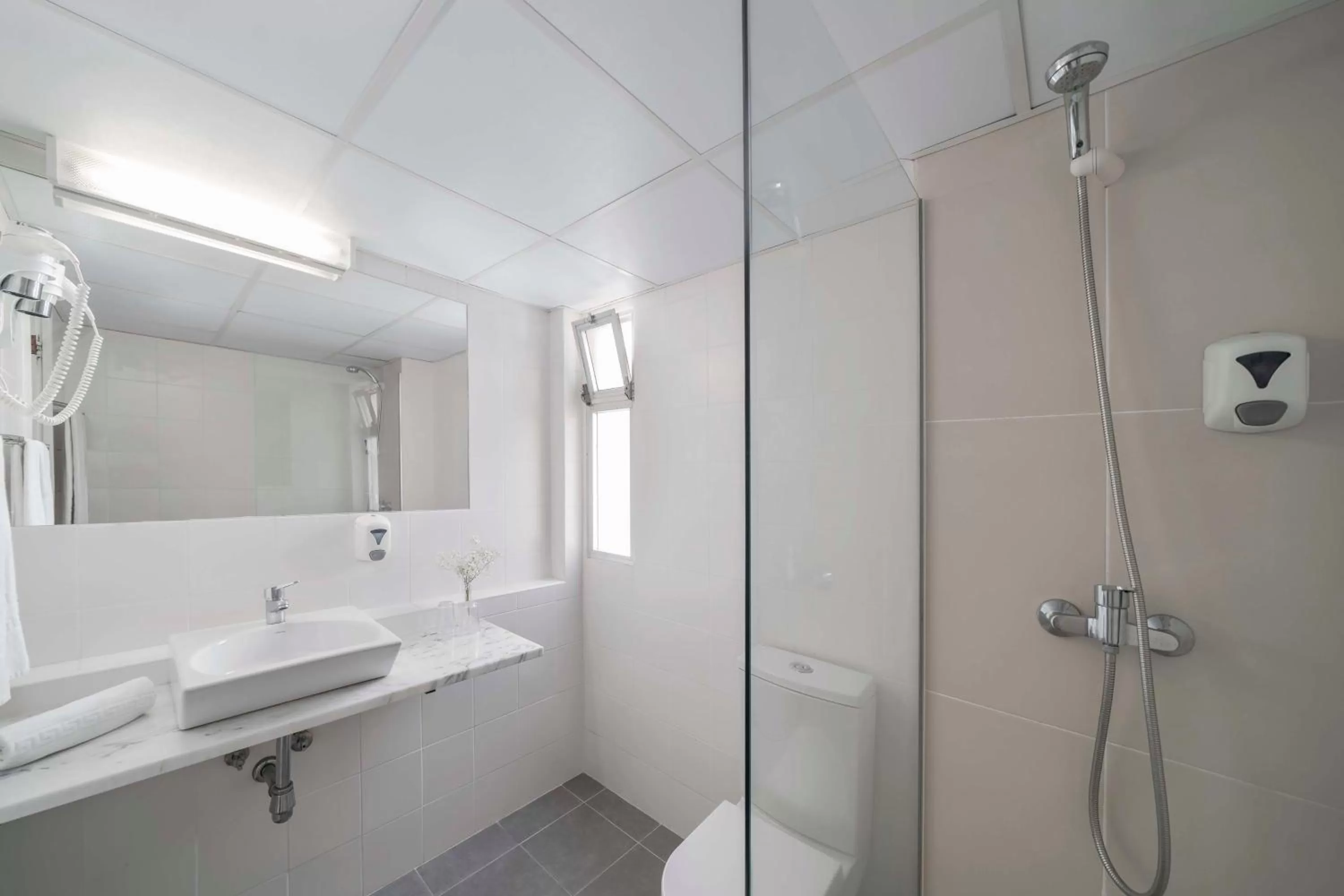 Bathroom in Estrelicia Hotel