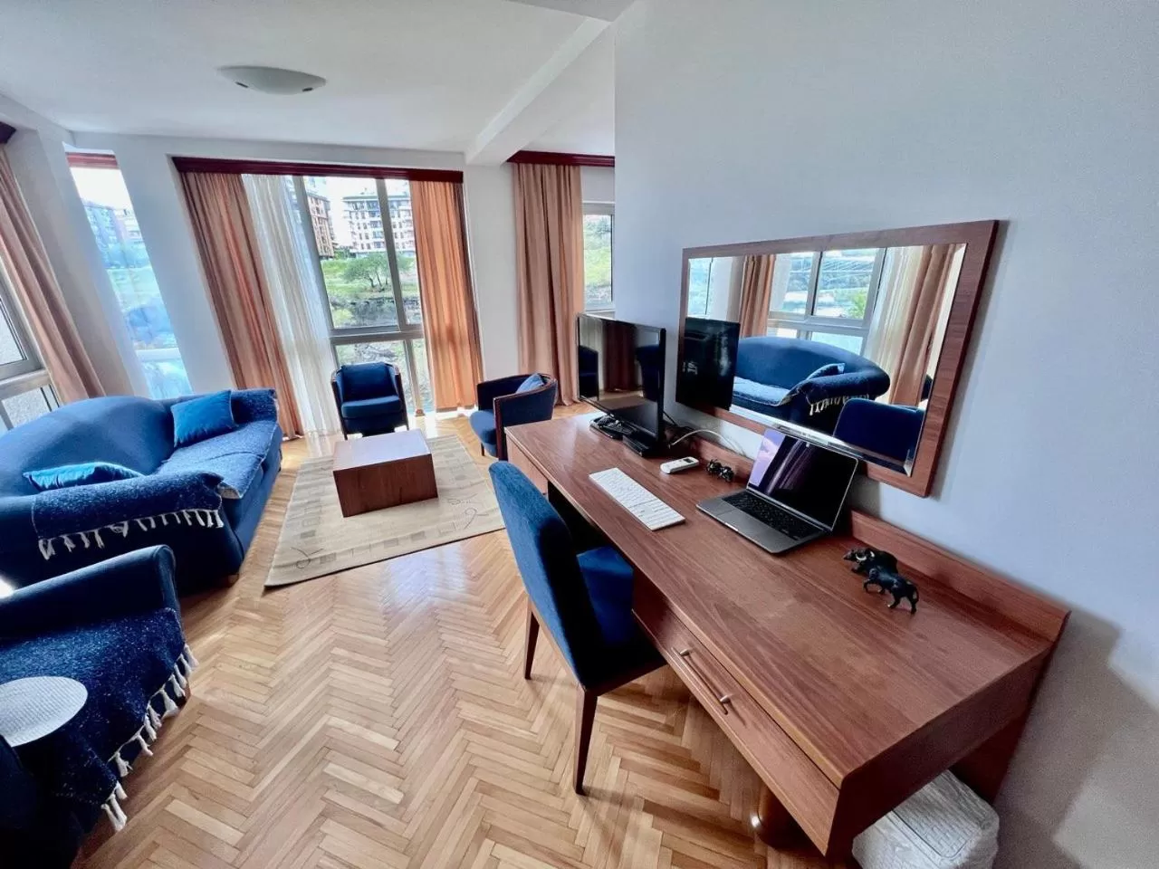 Communal lounge/ TV room, Seating Area in Hotel Ambasador