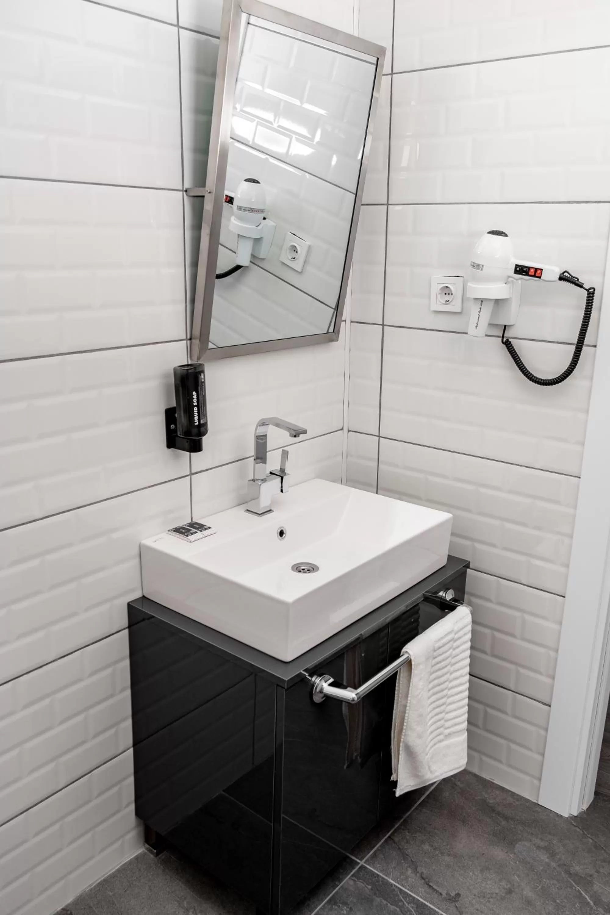 Bathroom in Comfort Center Suit Hotel