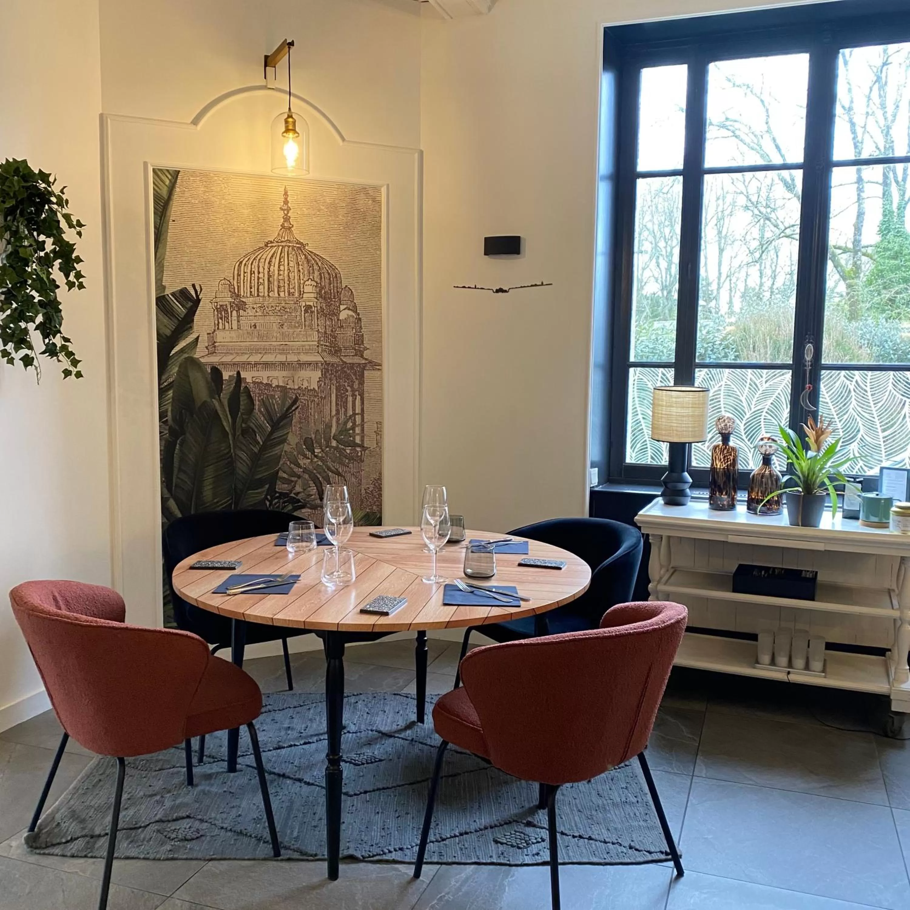 Restaurant/places to eat in Le Clos Du Pontic Logis et Cit'Hotel