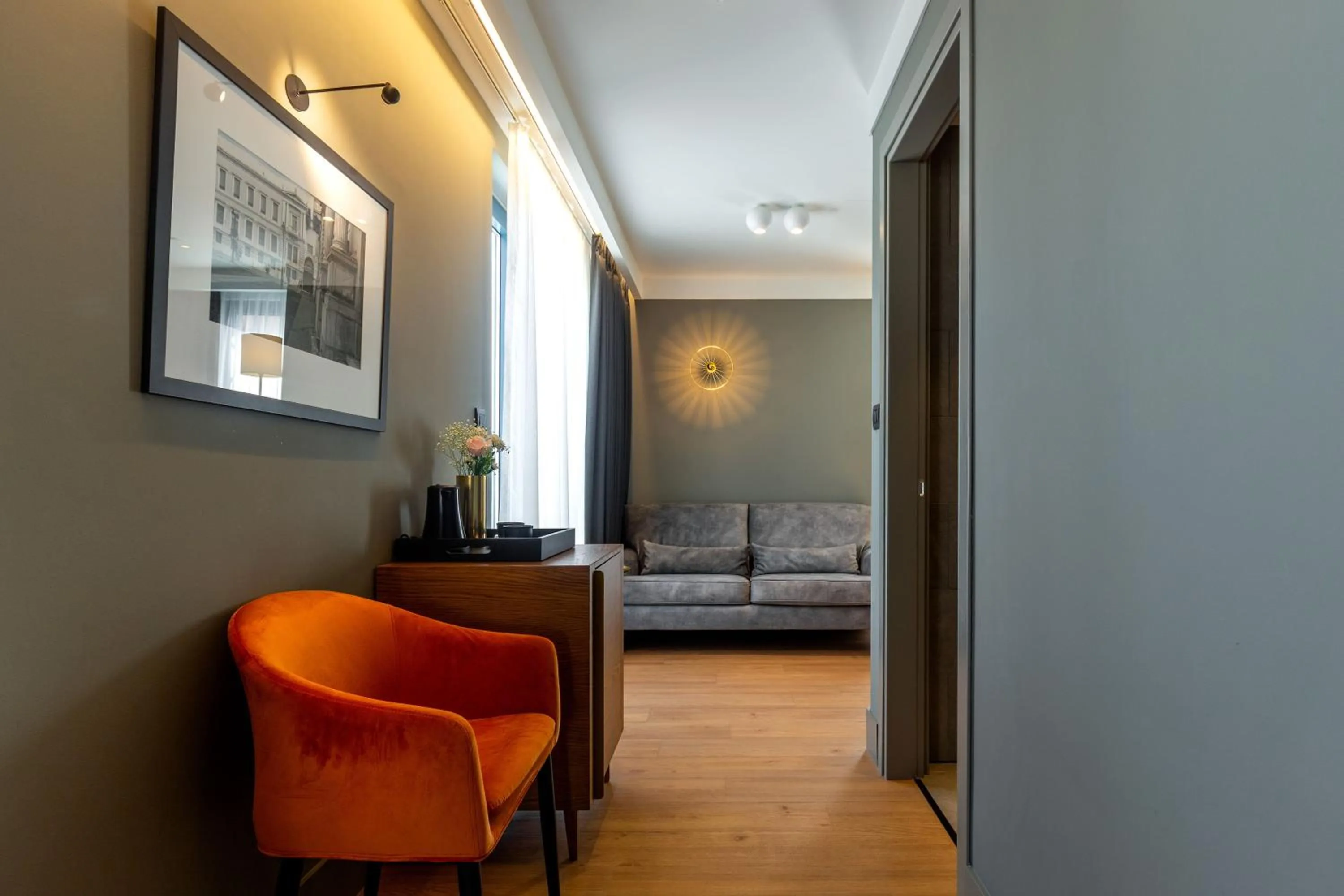 Bed, Seating Area in Blend Hotel