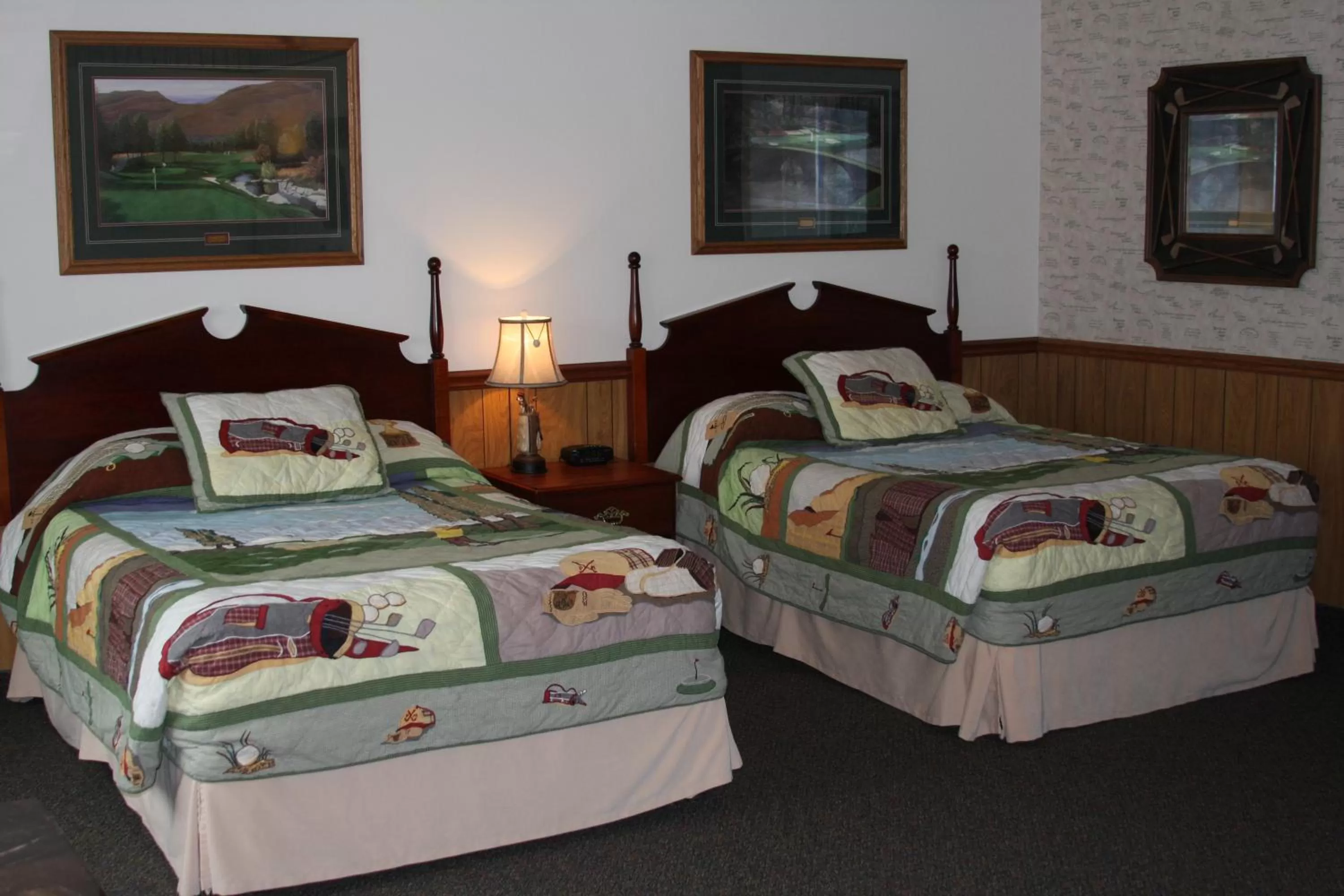 Bed in Gladstone Inn and Suites