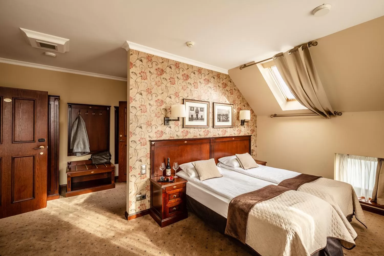 Photo of the whole room, Bed in Zamek Topacz