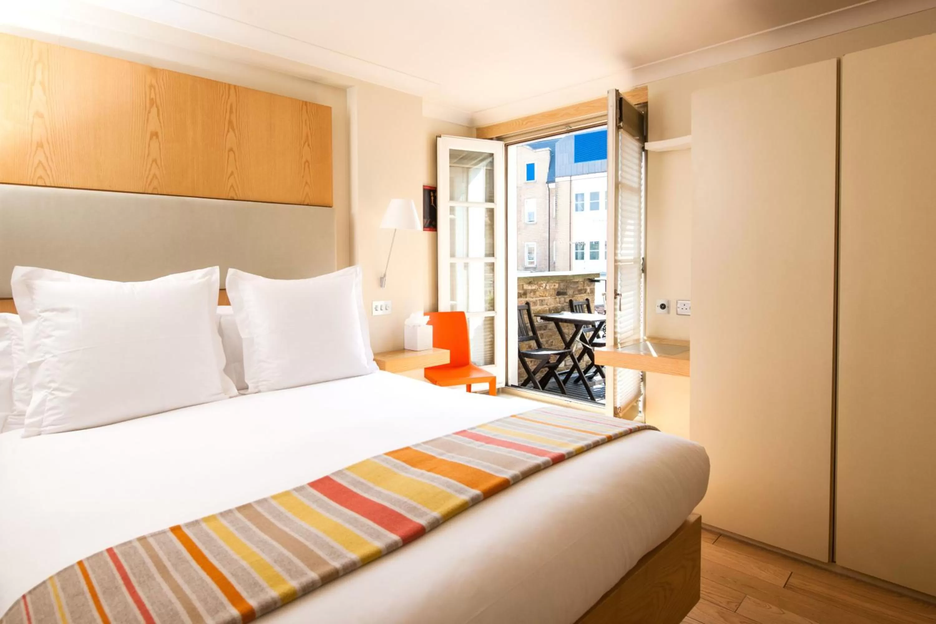 Bedroom, Bed in Sydney House Chelsea