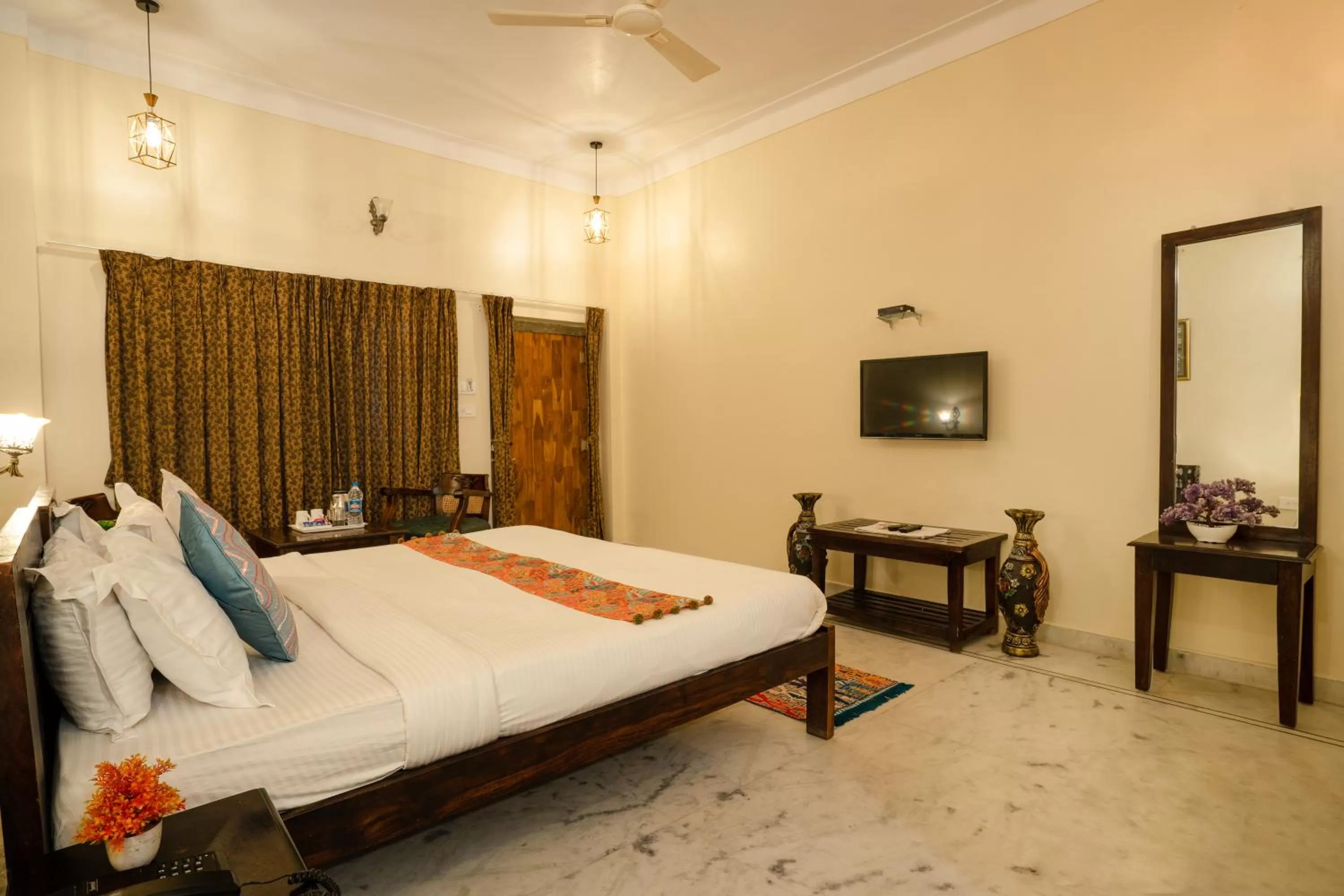 Bed in Tripli Hotels Shiv Villas
