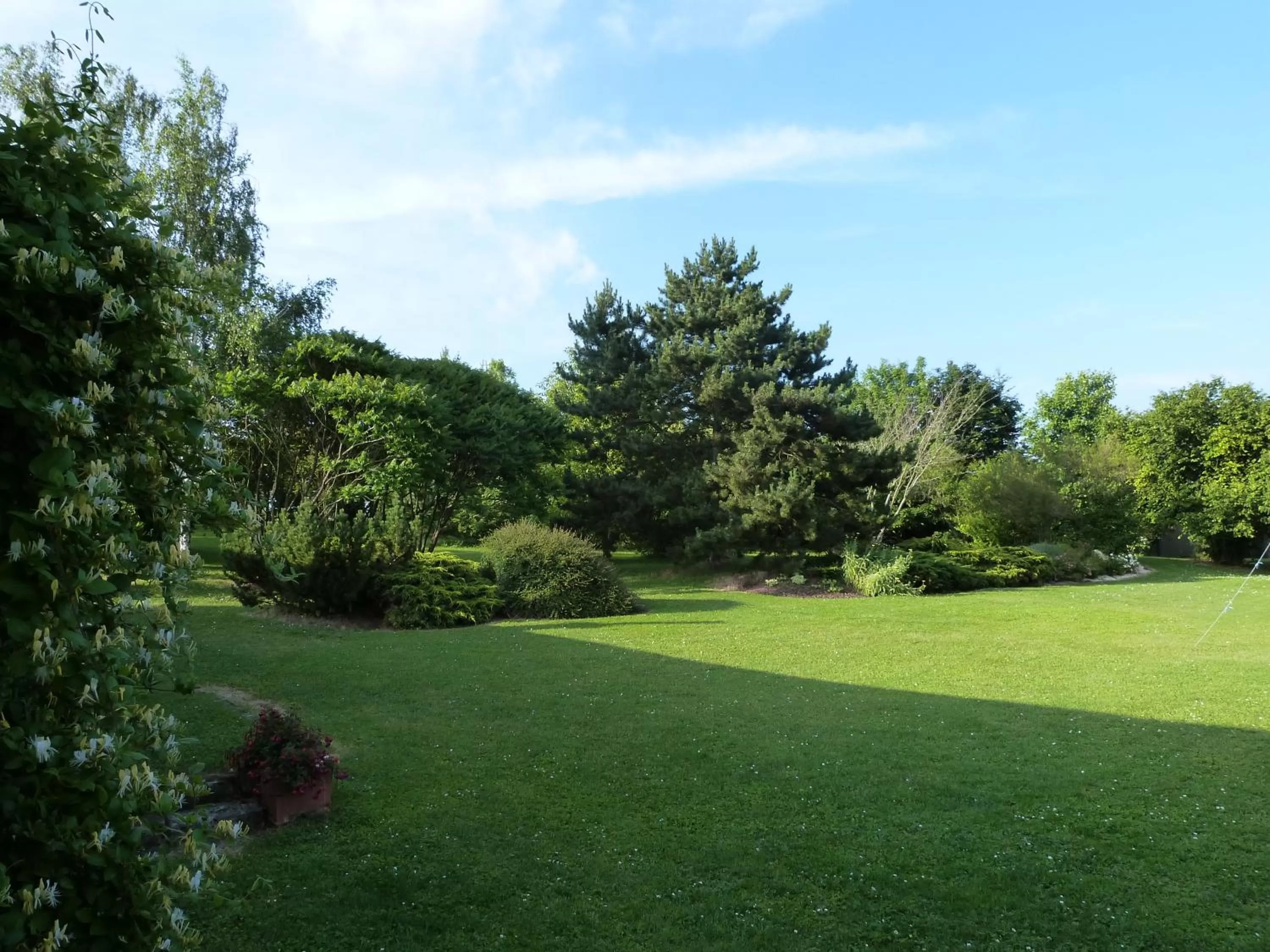 Property building in Les Rêves de Flamboin