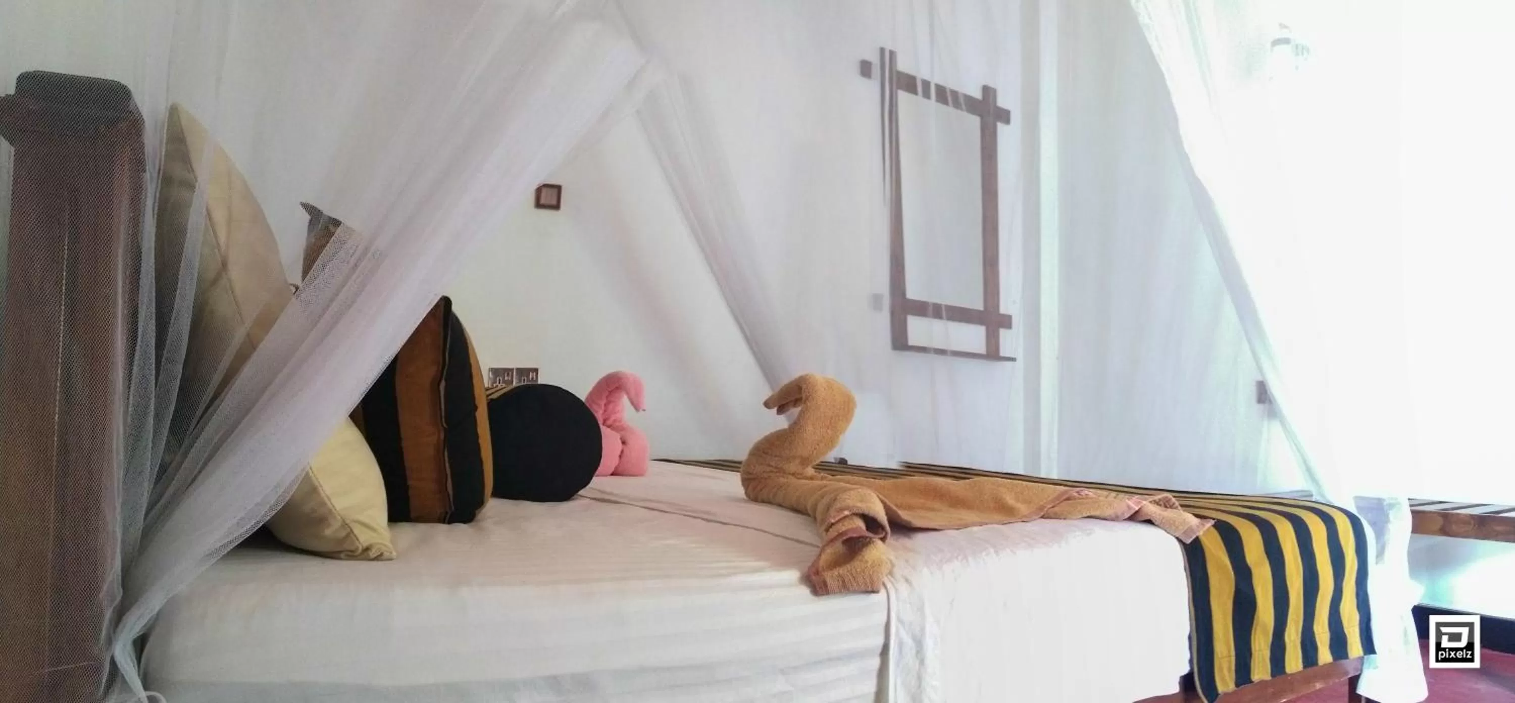 Bed in Ella River Face Inn