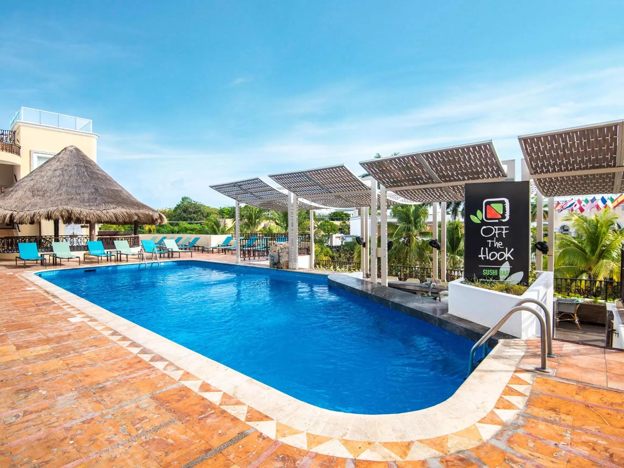 Swimming pool in Wyndham Alltra Playa del Carmen Adults Only All Inclusive