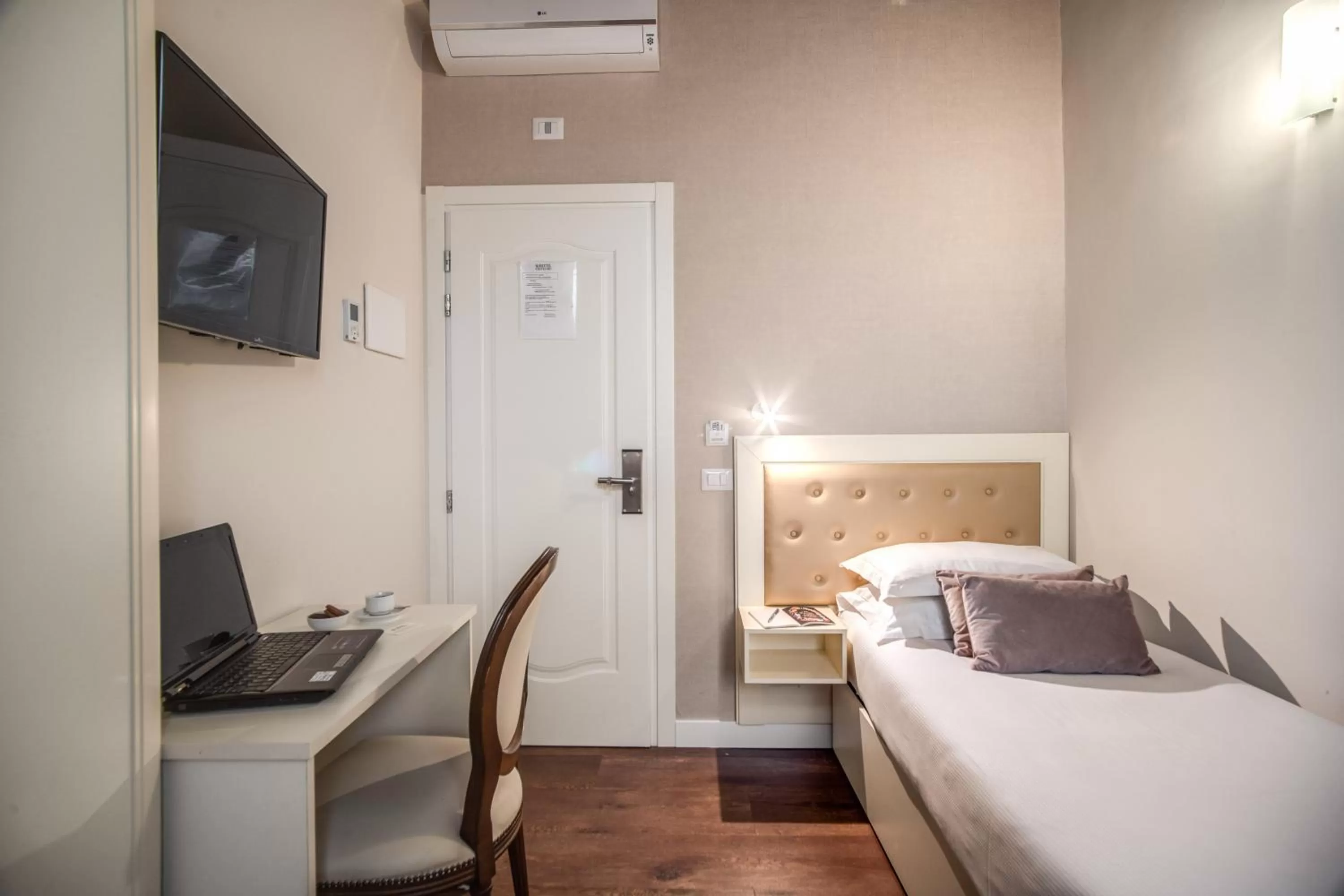 Bed in Hotel San Silvestro