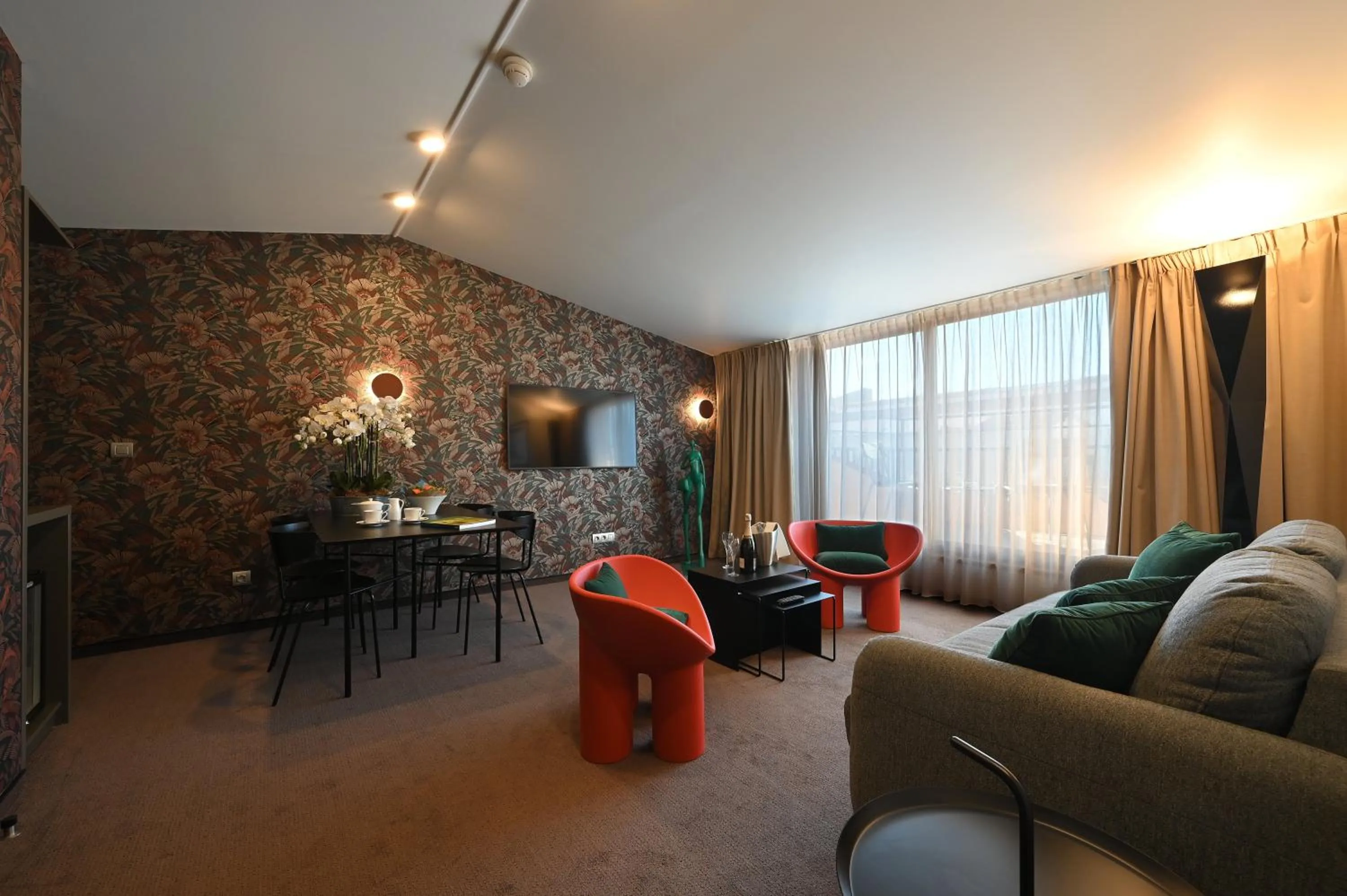 Living room in Dali Hôtel Perpignan - Restaurant