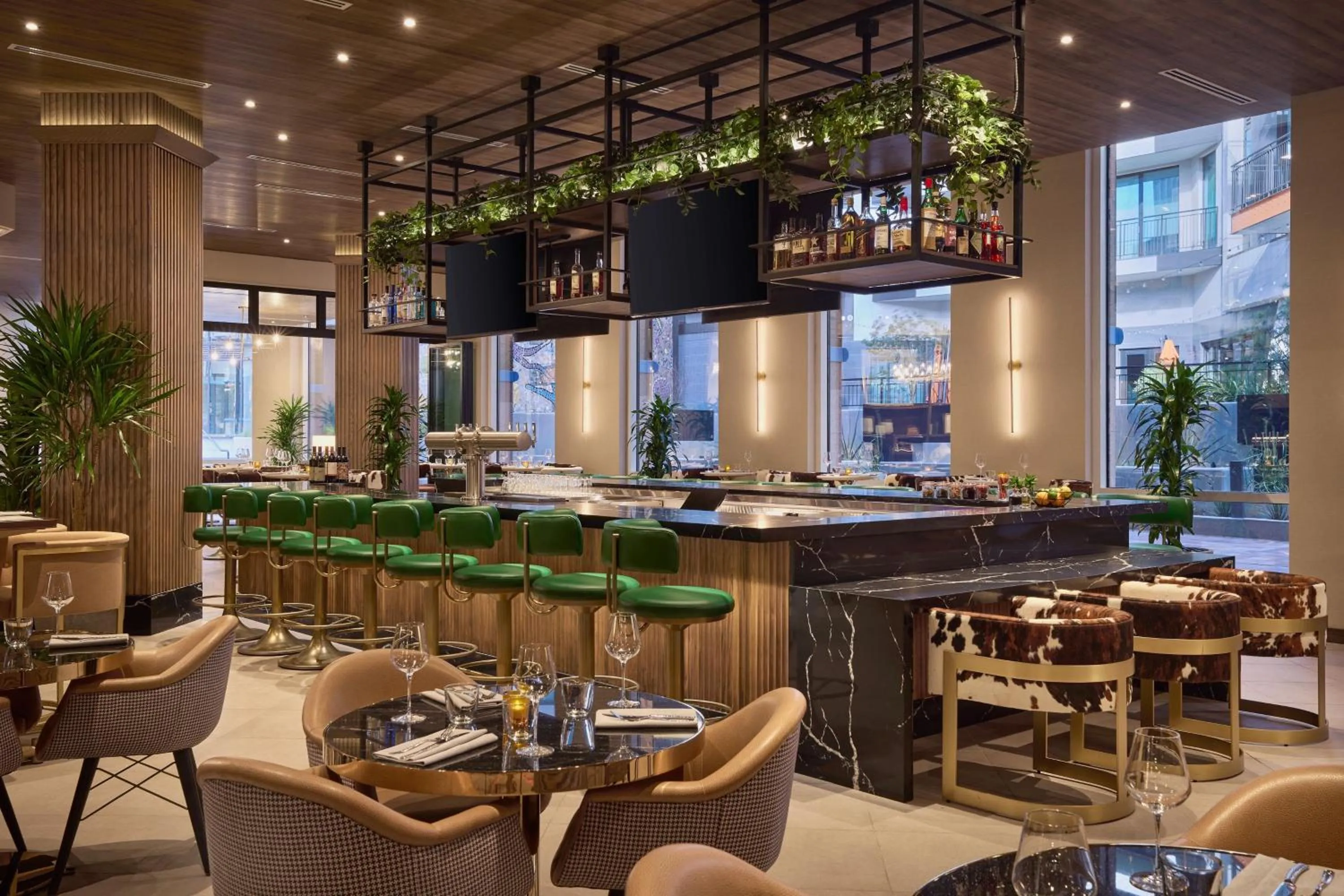 Lounge or bar in The Leo Kent Hotel, Tucson, a Tribute Portfolio Hotel