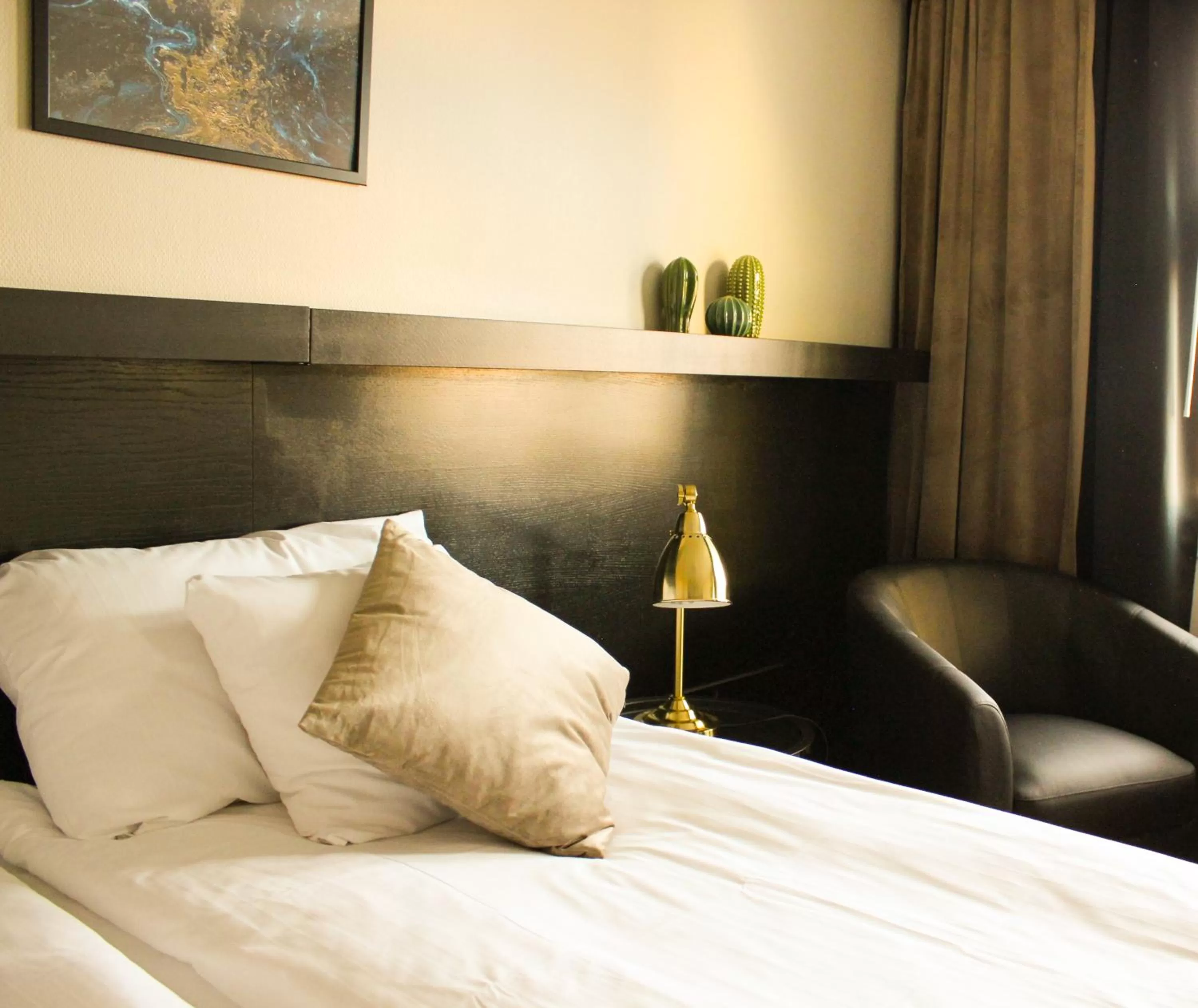 Property building, Bed in Kumla Hotel