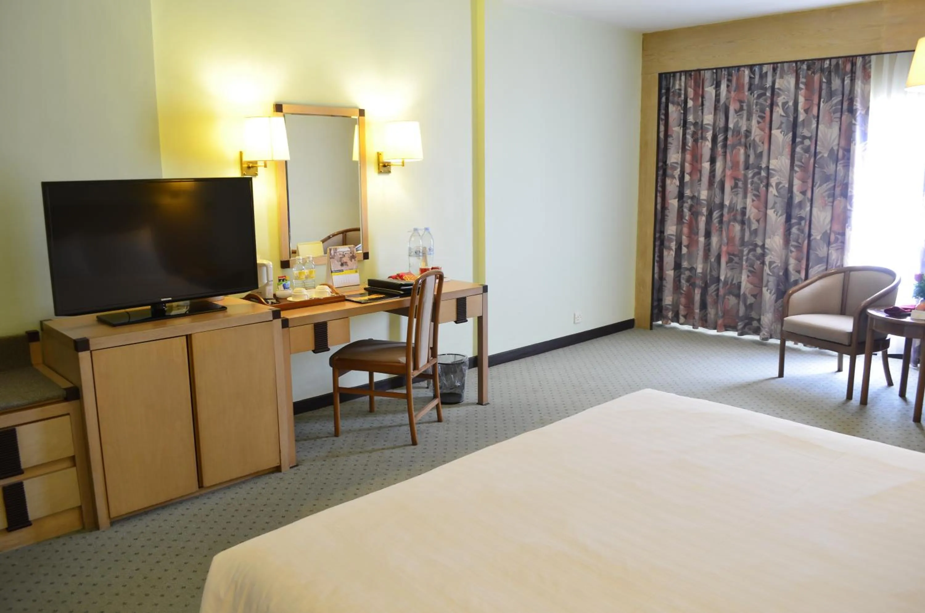 Bedroom, Bed in Hotel Cambodiana