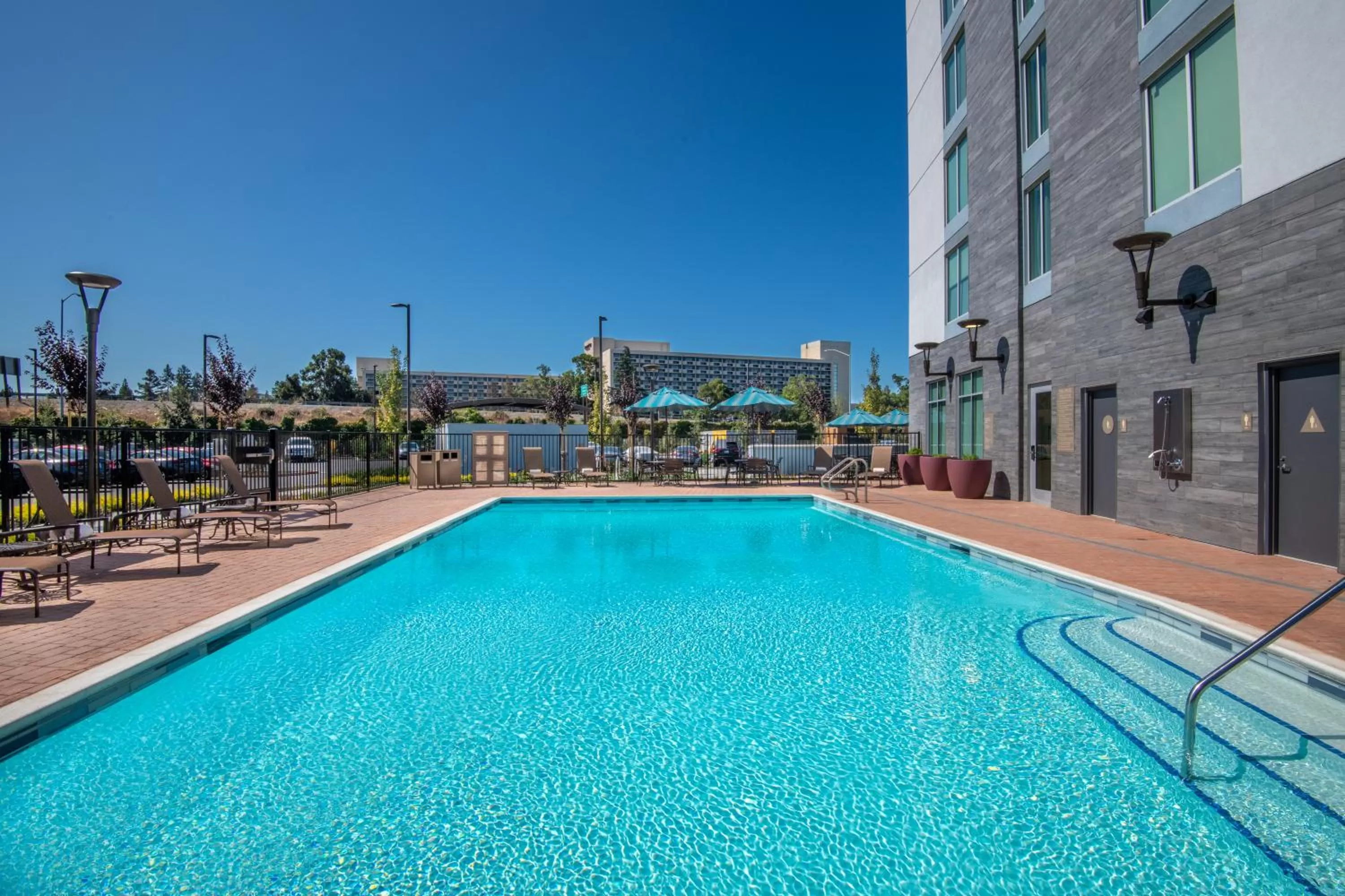 Swimming pool in Hyatt Place San Jose Airport