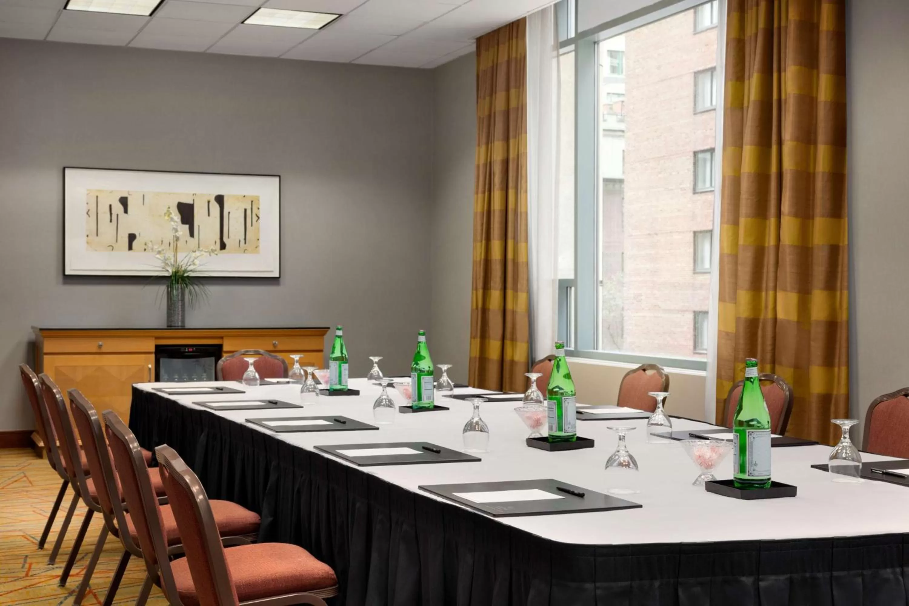 Meeting/conference room in Hilton Chicago Magnificent Mile Suites