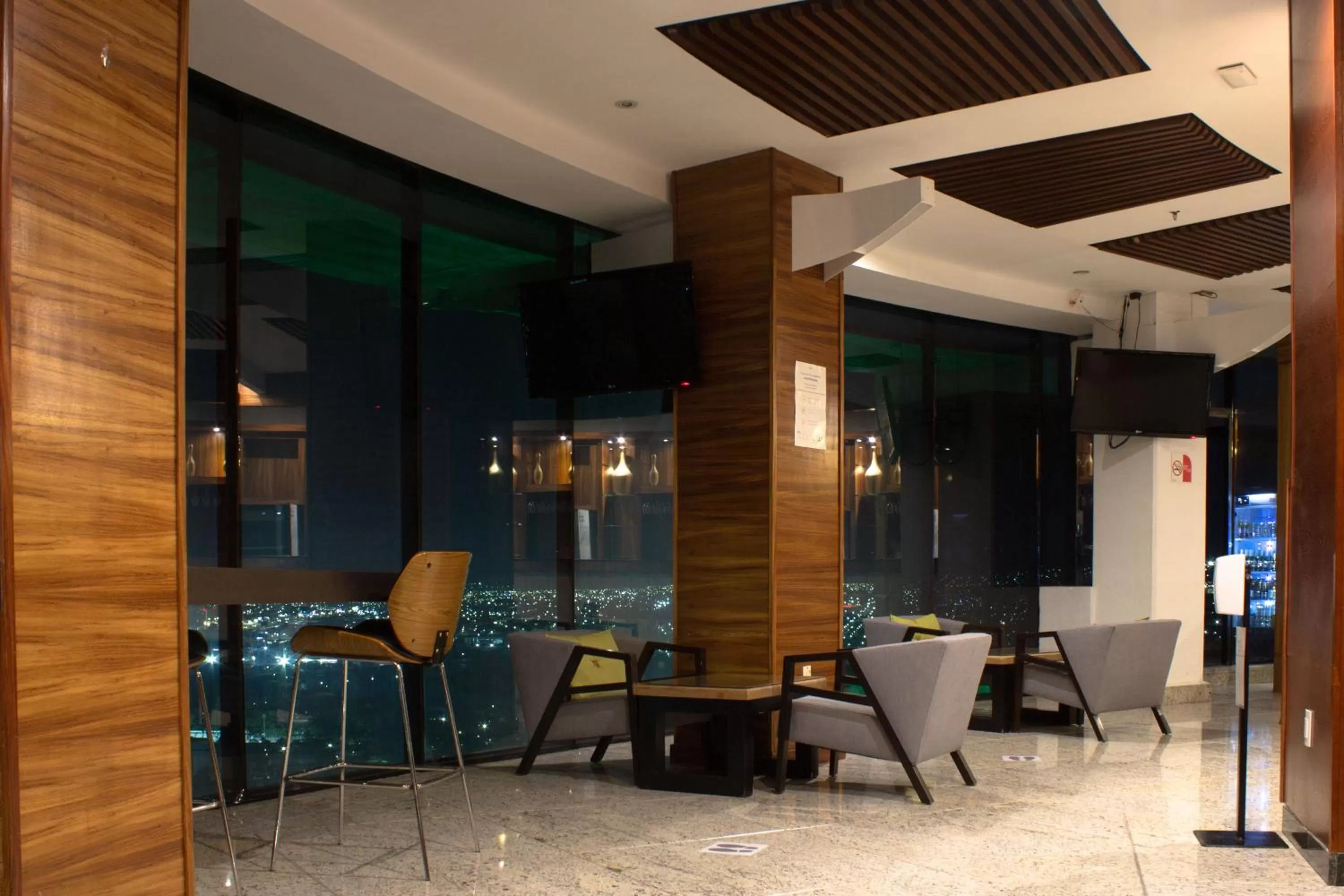 Lounge or bar in Holiday Inn Queretaro Zona Diamante by IHG