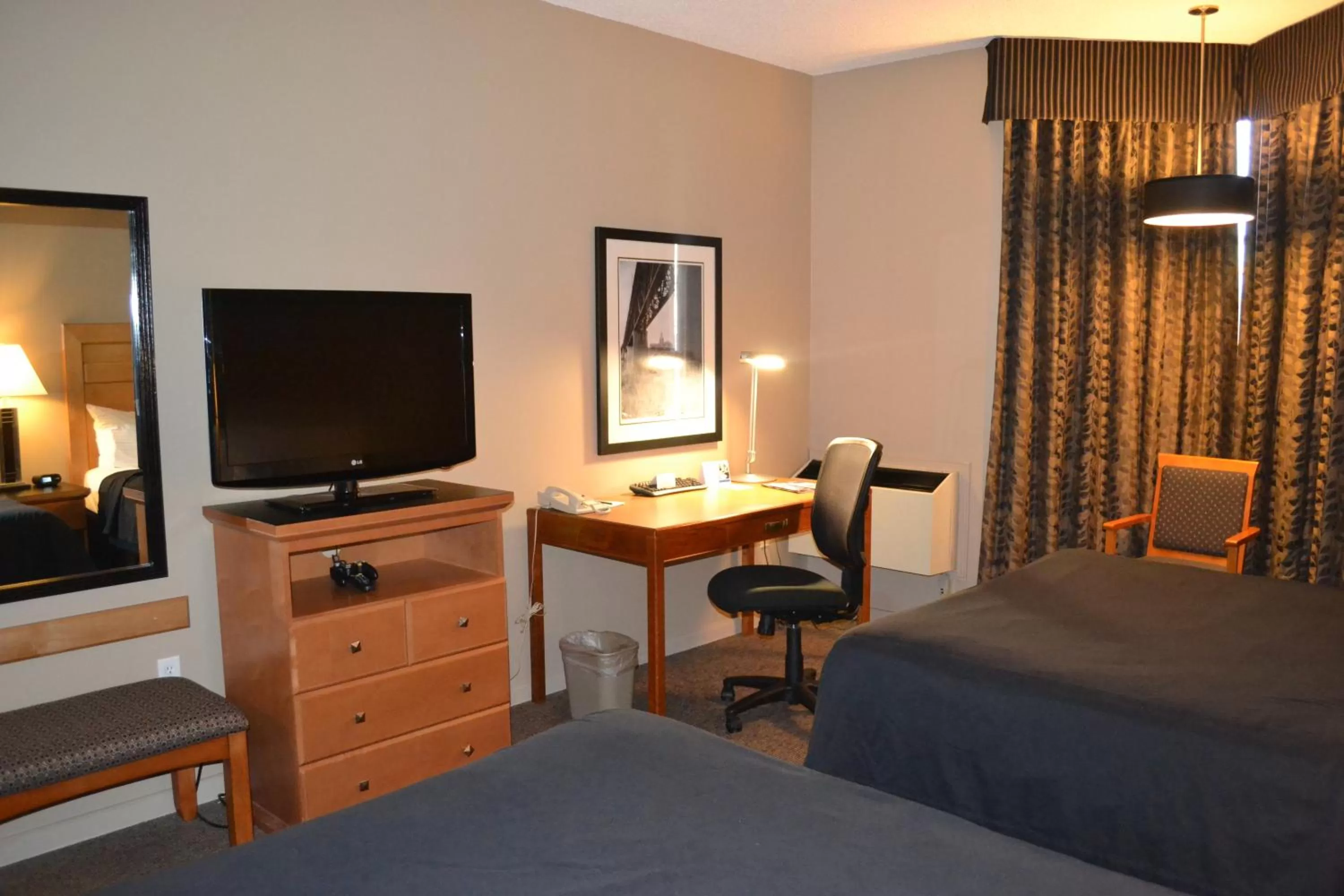 TV and multimedia, Bed in Royal Hotel West Edmonton, Trademark Collection by Wyndham