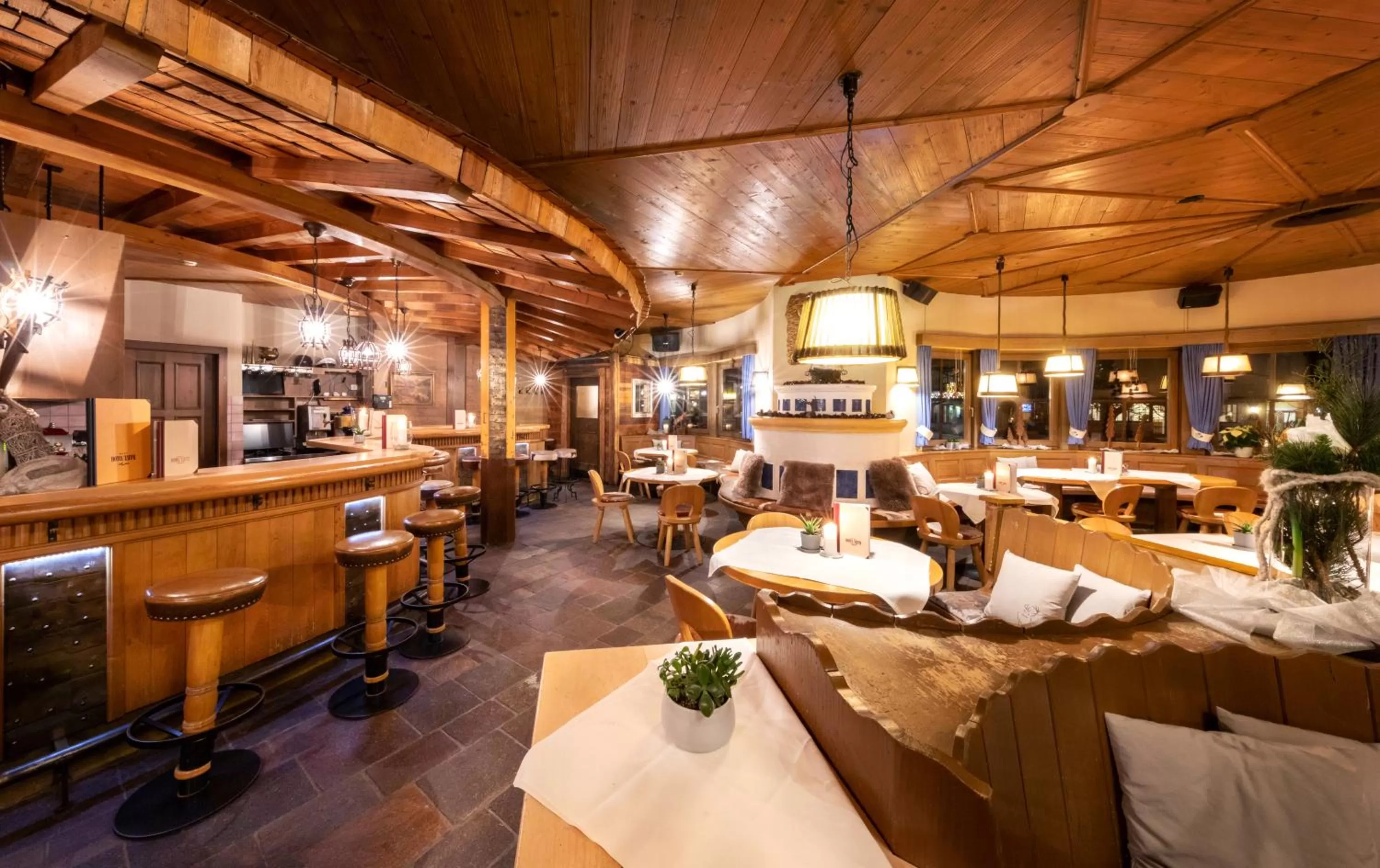 Restaurant/places to eat in Hotel Latini