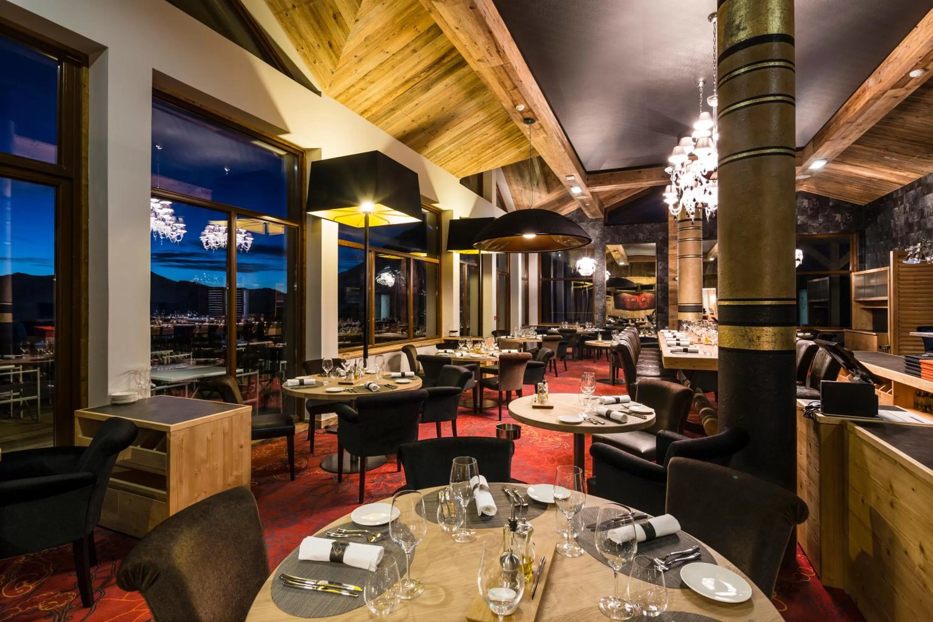 Restaurant/places to eat in Hôtel Koh-I Nor by Les Etincelles