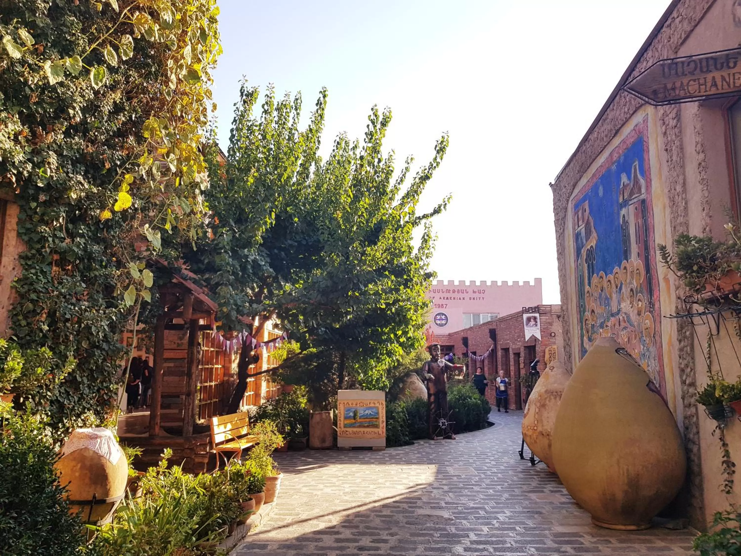 Neighbourhood in Machanents Art Hotel